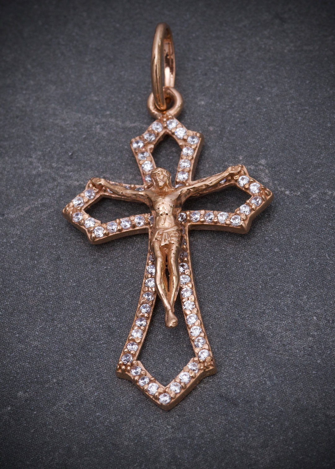 Dije cruz con swarovski blanco 2.1gr / Largo 3.5cm — Oro Rosado