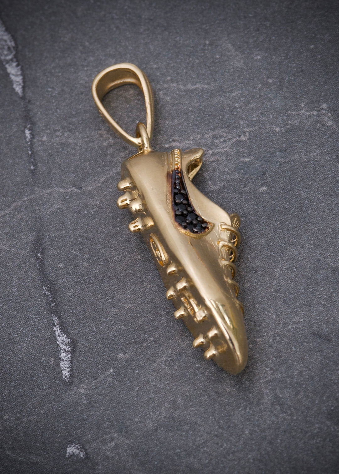 Dije guayo con swarovski negro 3.5gr / Largo 3.2cm — Oro Amarillo
