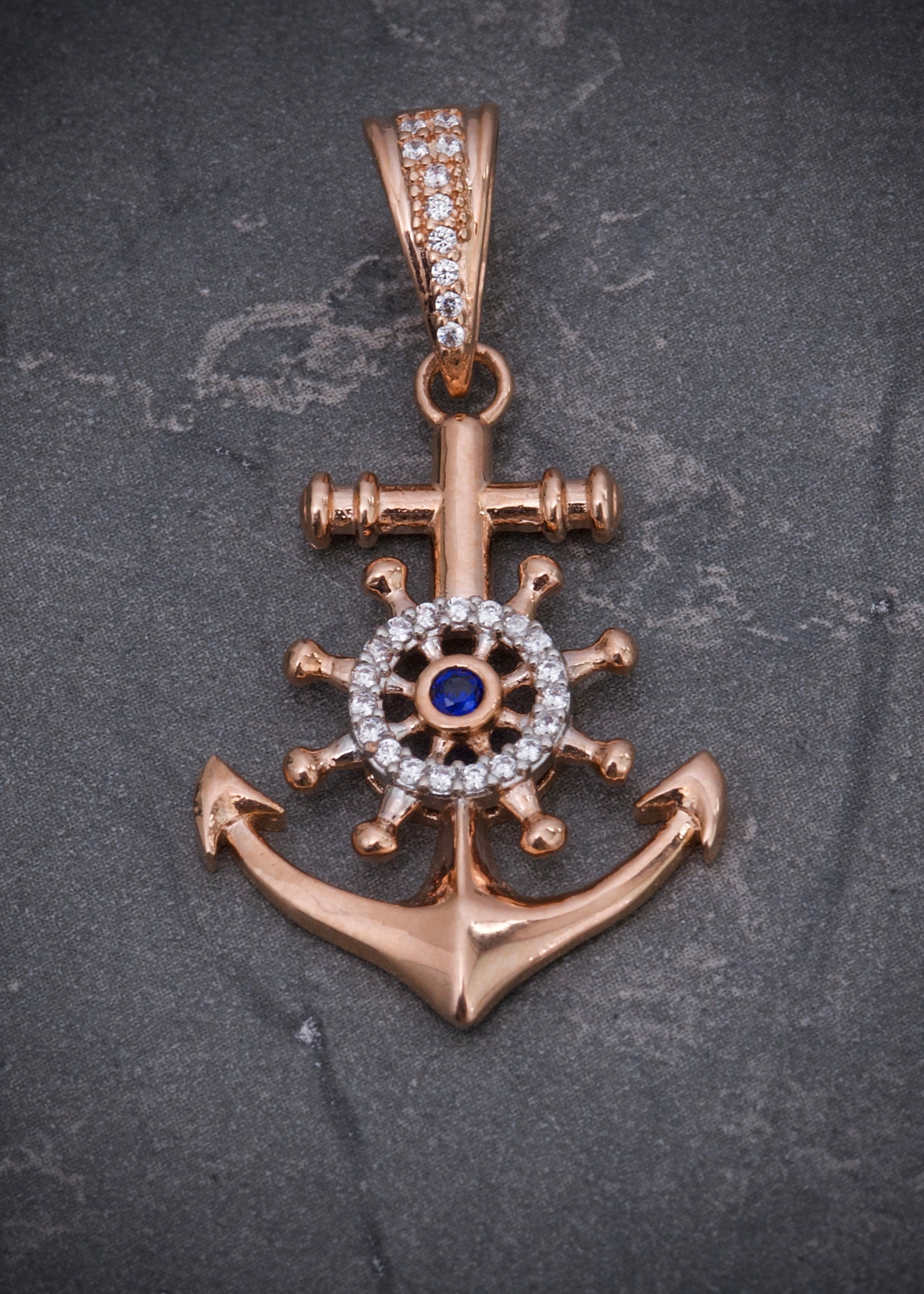 Dije ancla con swarovski azul y blanco 4.05gr / Largo 4.3cm / Oro Rosado Nac M