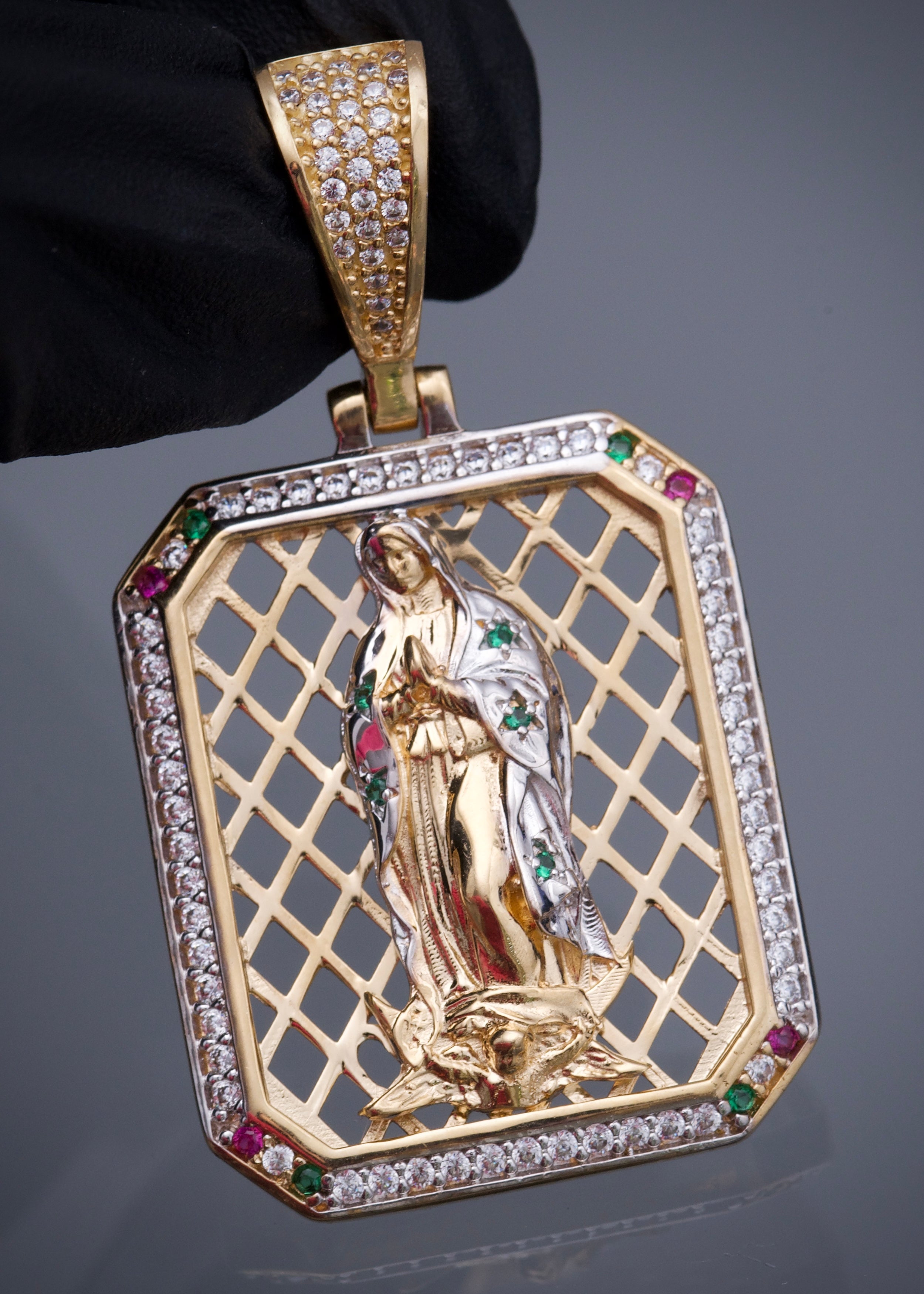 Dije placa virgen de guadalupe con swarovski multicolor 10.7gr / Largo 4.7cm / Oro Amarillo Nac M