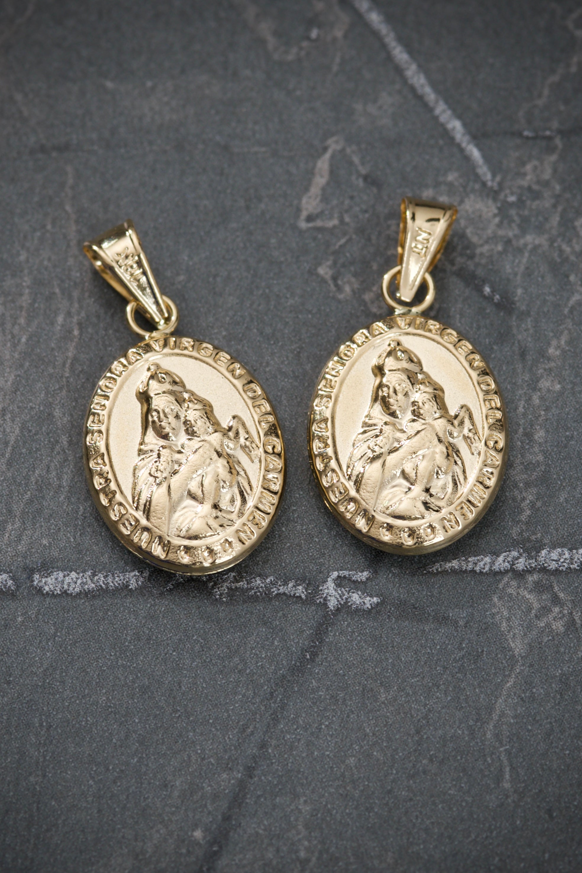 Dije virgen del carmen 1.05gr / Largo 2.5cm / Oro Amarillo Nac M