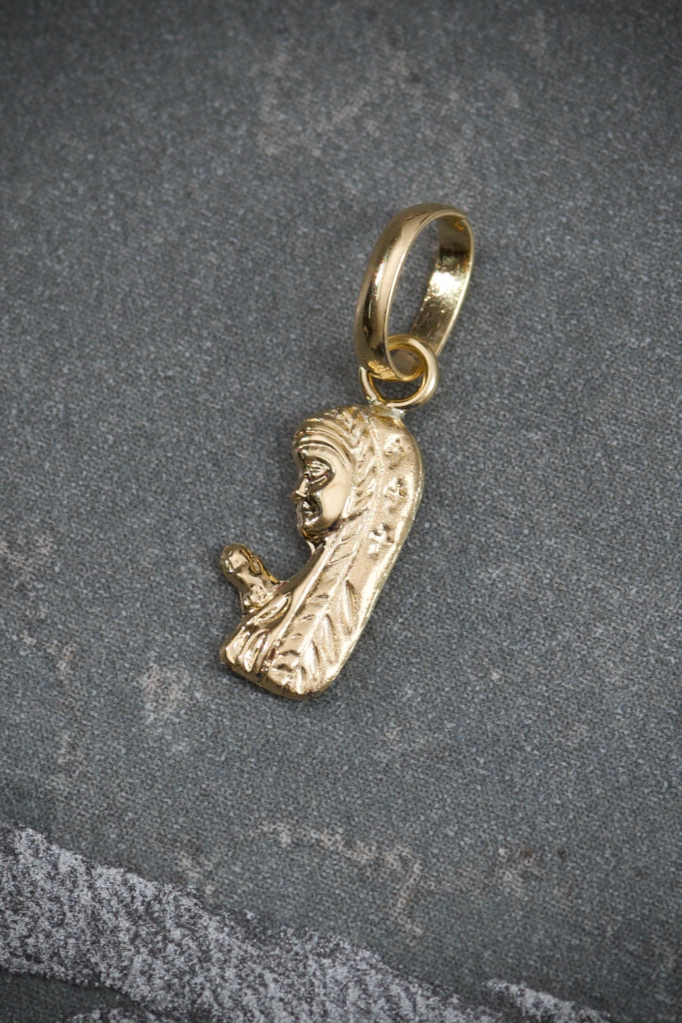 Dije virgen maria 0.25gr / Largo 1.5cm — Oro Amarillo