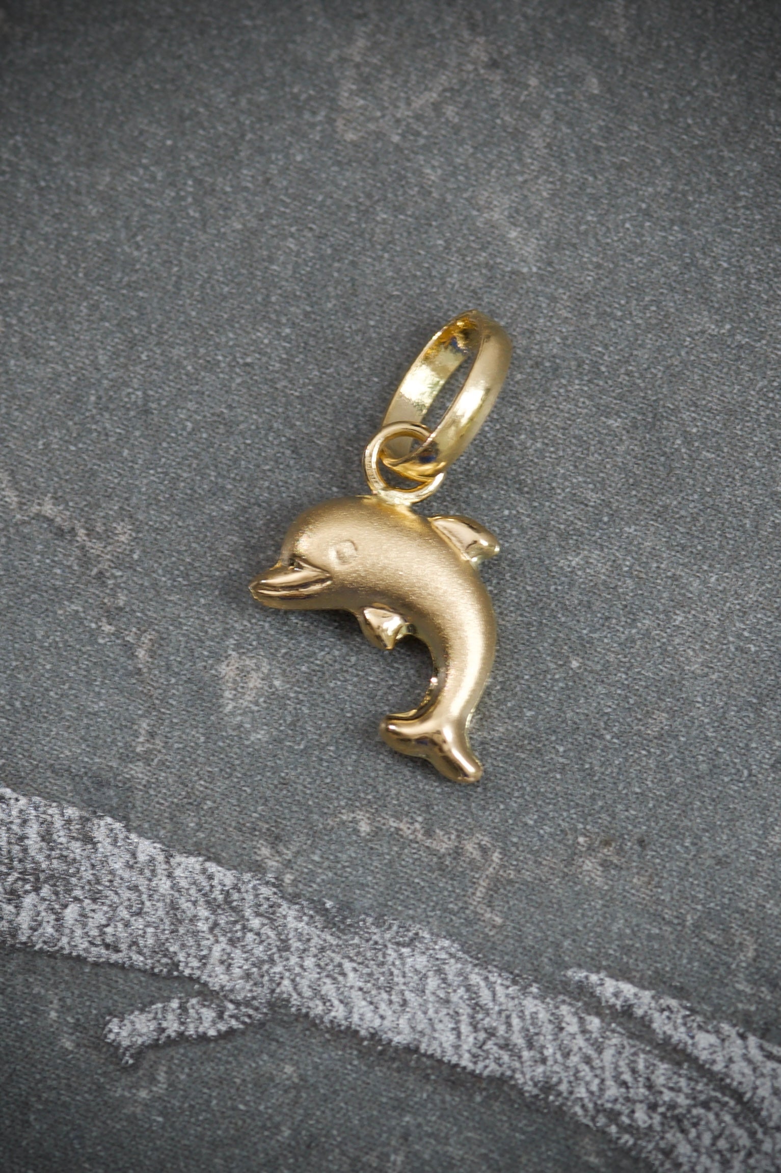 Dije de delfin 0.3gr / Largo 1.5cm / Oro Amarillo Nac M