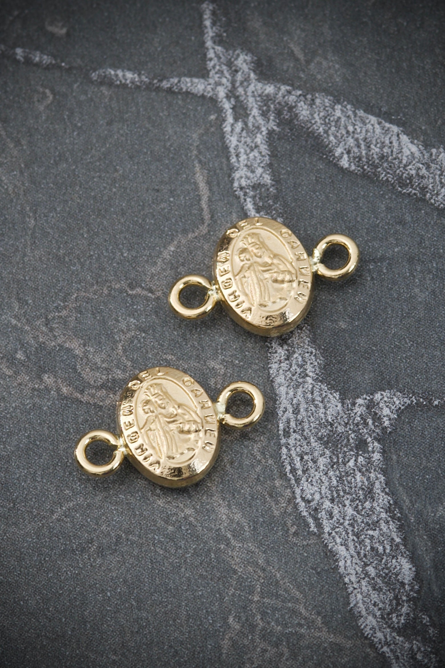 Herraje Virgen del carmen 0.35gr / LArgo 0.8cm / Oro Amarillo Nac B