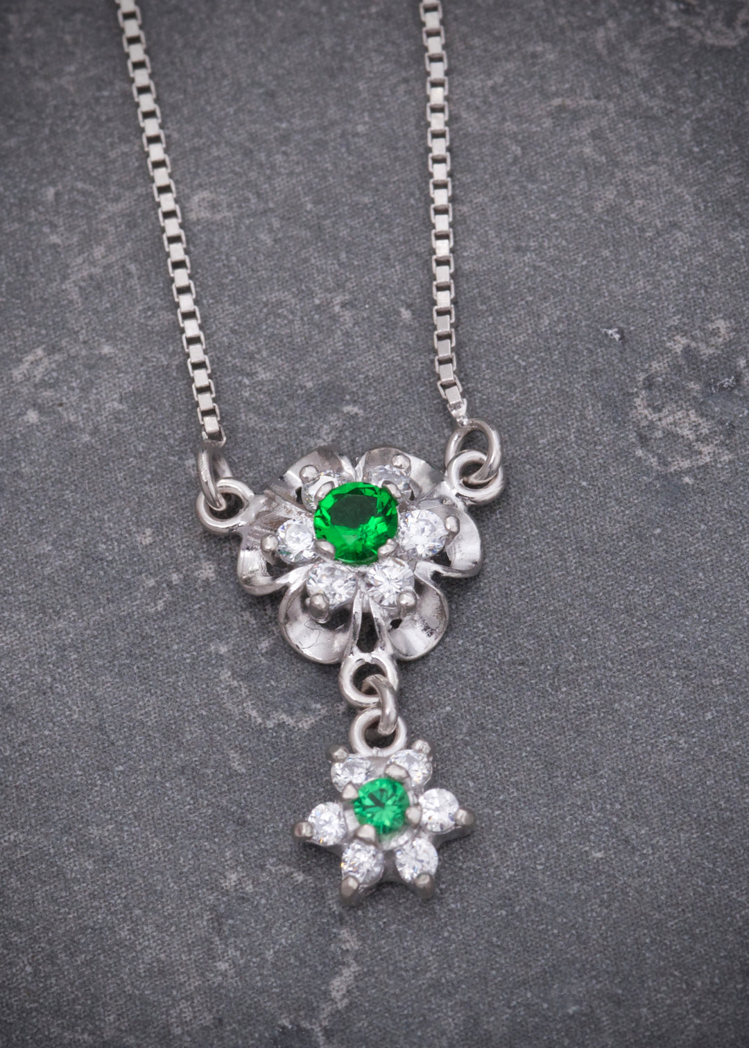 Cadena flores con swarovski blanco y verde 3.6gr / Largo 50cm — Oro Amarillo