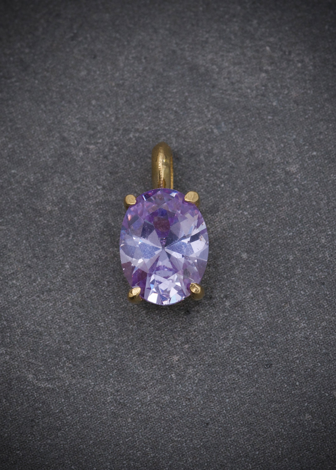 Dije con swarovski lila 1gr / Largo 1.1cm — Oro Amarillo