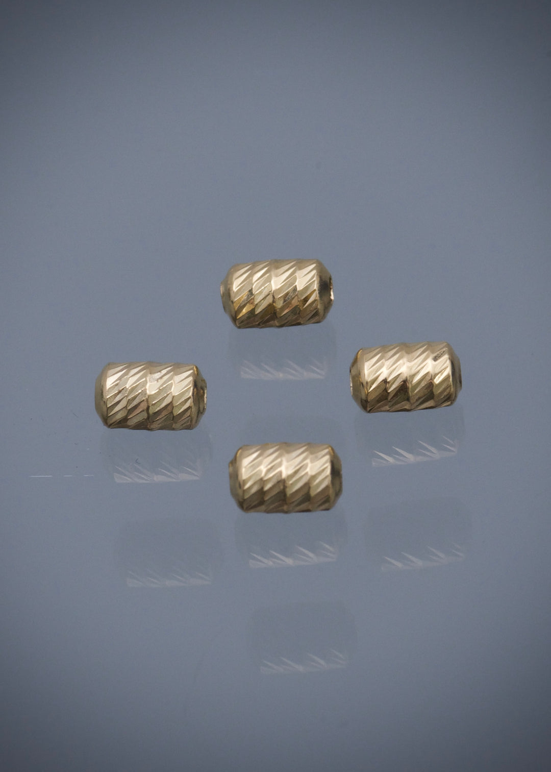Herraje tubo diamantado 0.15gr / Largo 0.6cm — Oro Amarillo