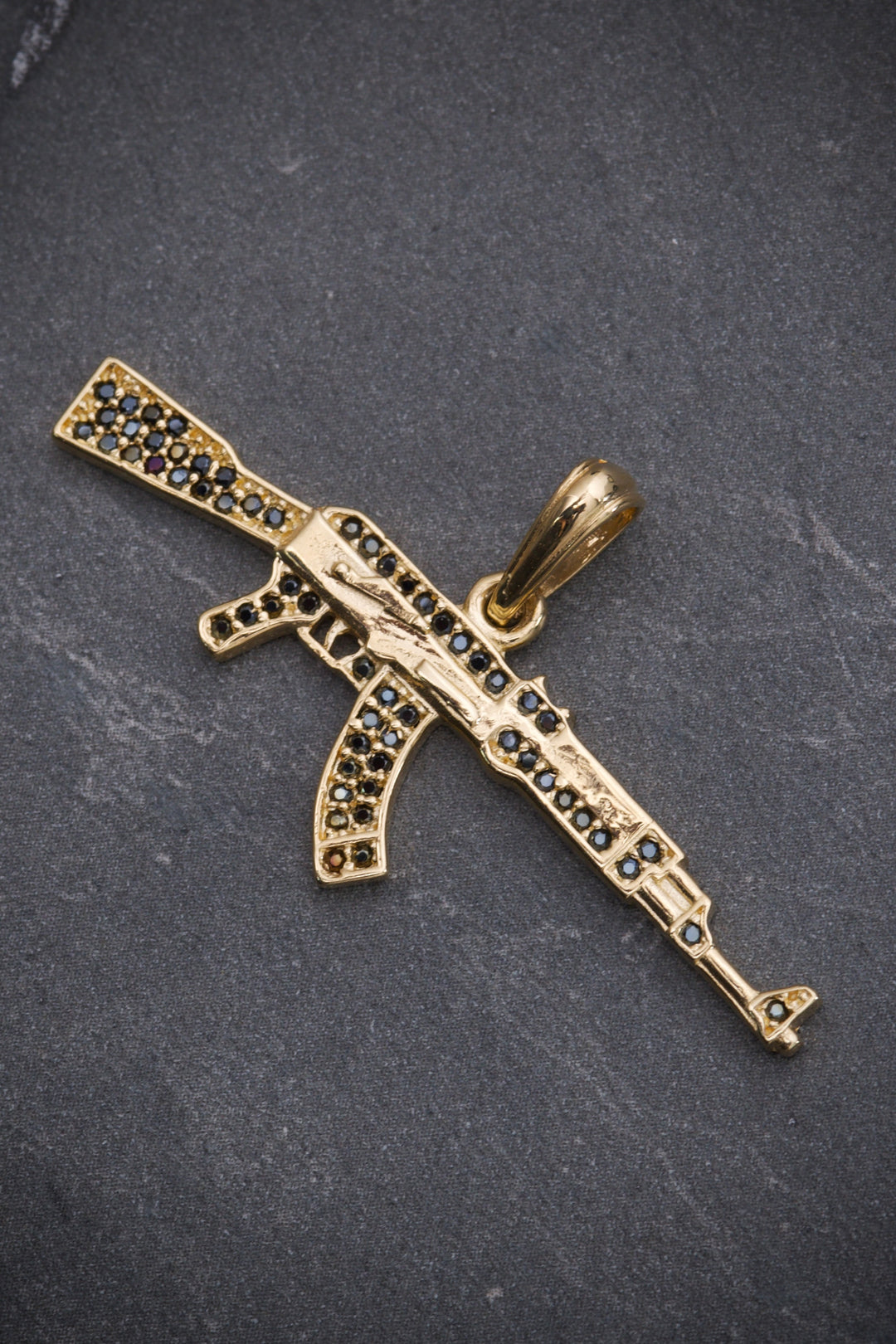 Dije DE FUsil COn Swarovski NEgro 3.4gr / Largo 2.0cm — Oro Amarillo