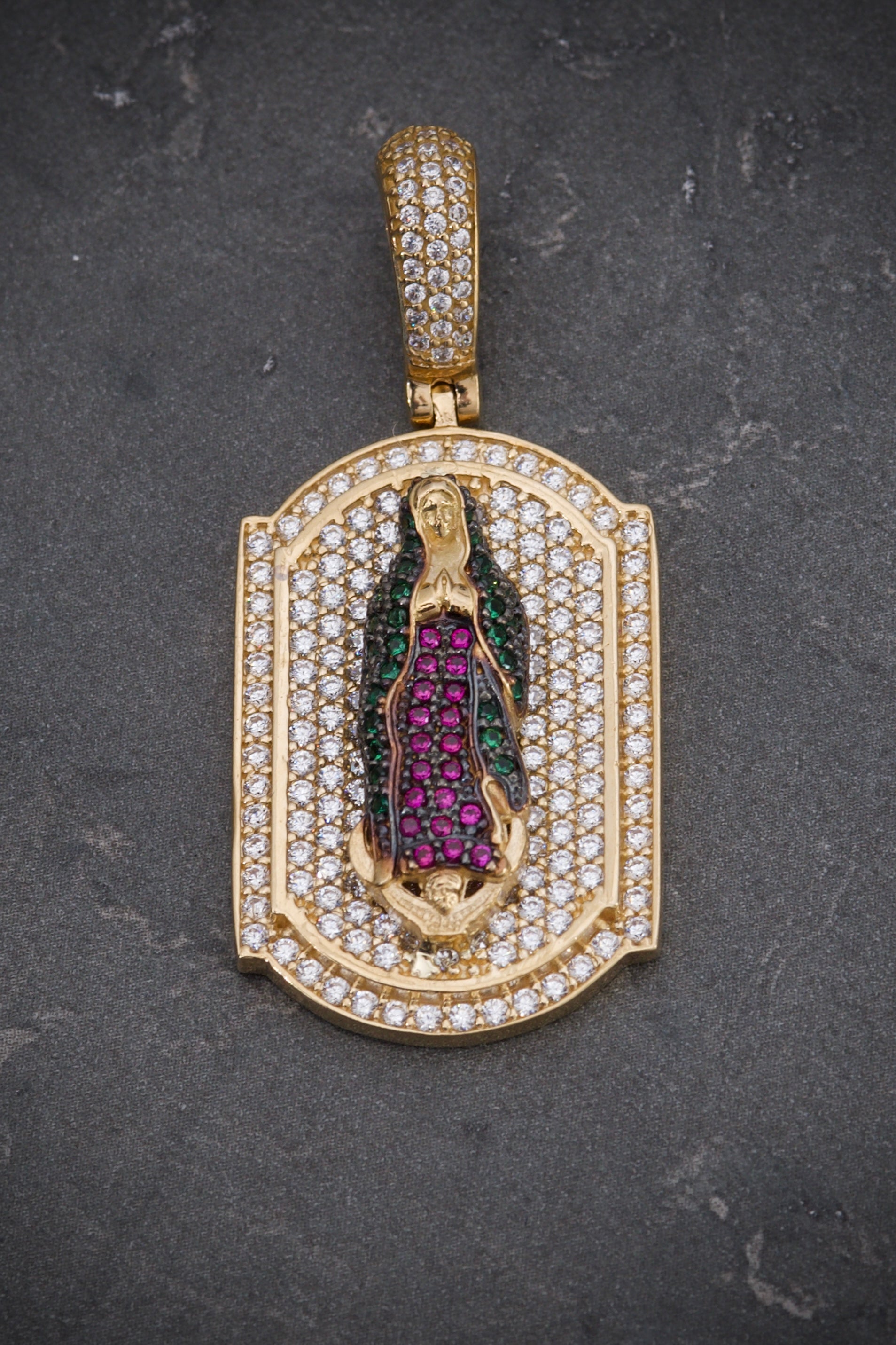 Dije de placa con virgen de guadalupe 9.6gr / Largo 4.2cm / Oro Amarillo Nac M