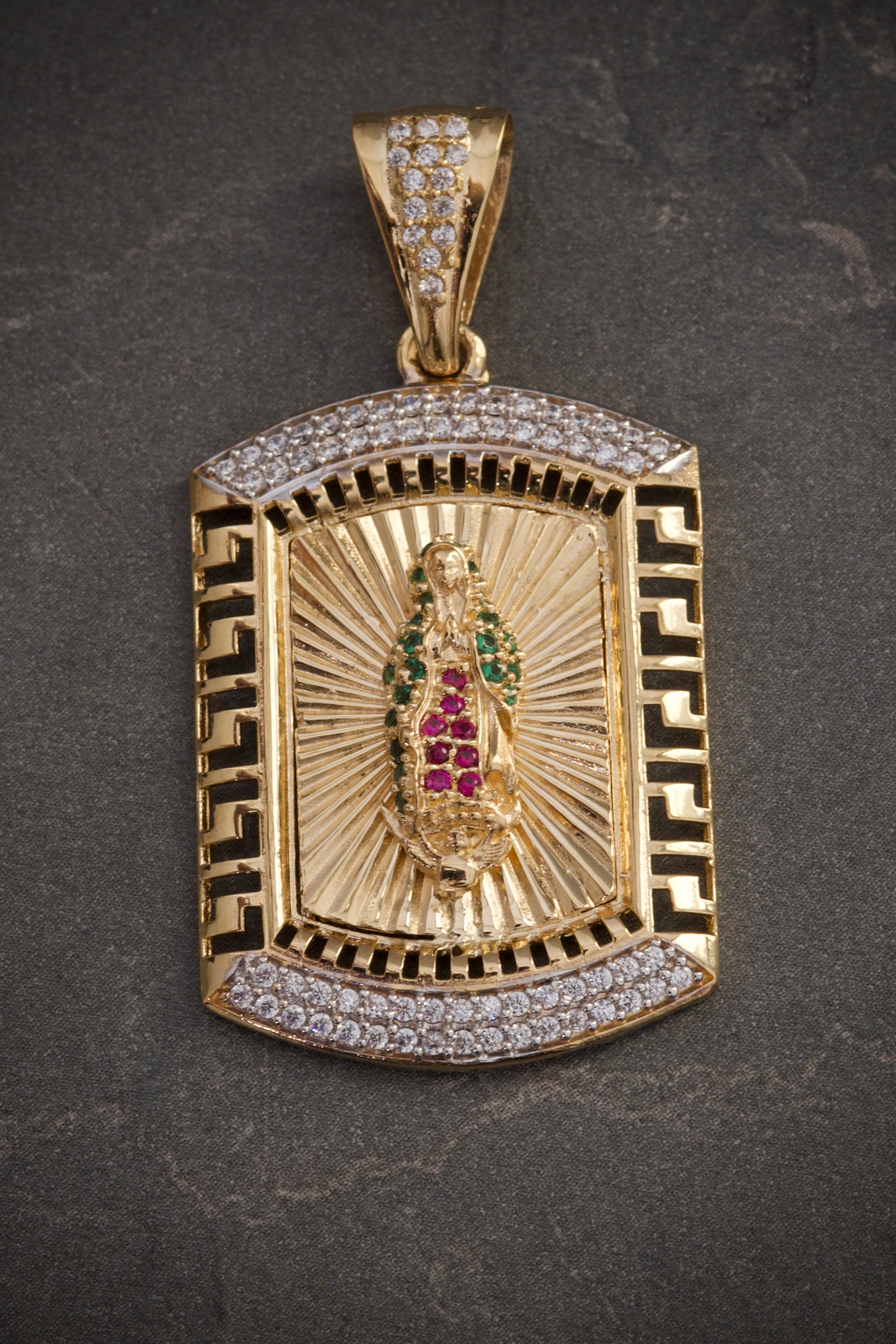 Dije Placa Virgen De GUADALupe CON SWarovski 7.9gr / Largo 4.3cm / Oro Amarillo Nac P
