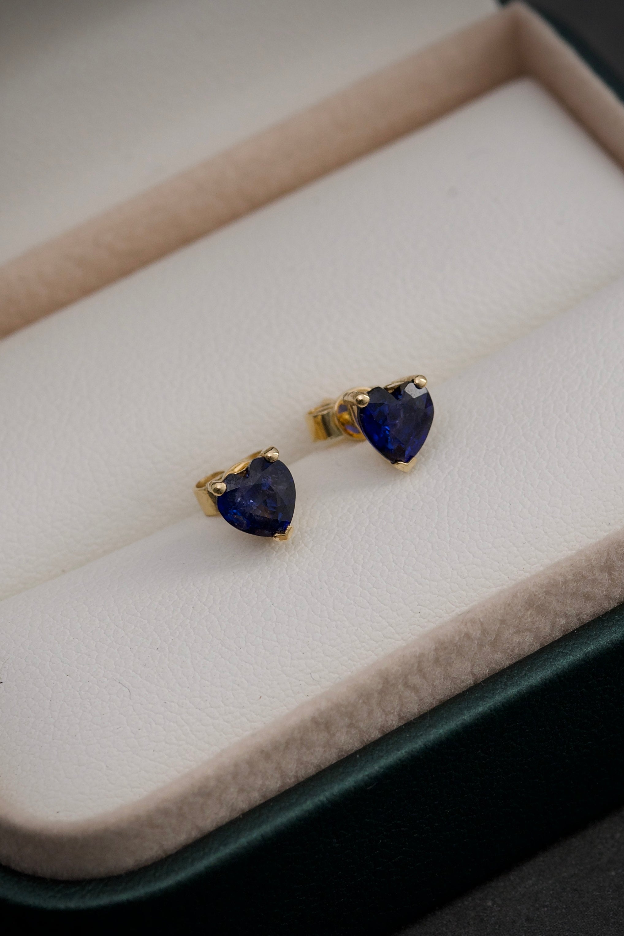 Topos Con 154Pts De Zafiros Corazon 1.8gr / Largo 0.67cm / Oro Amarillo (Joya) M