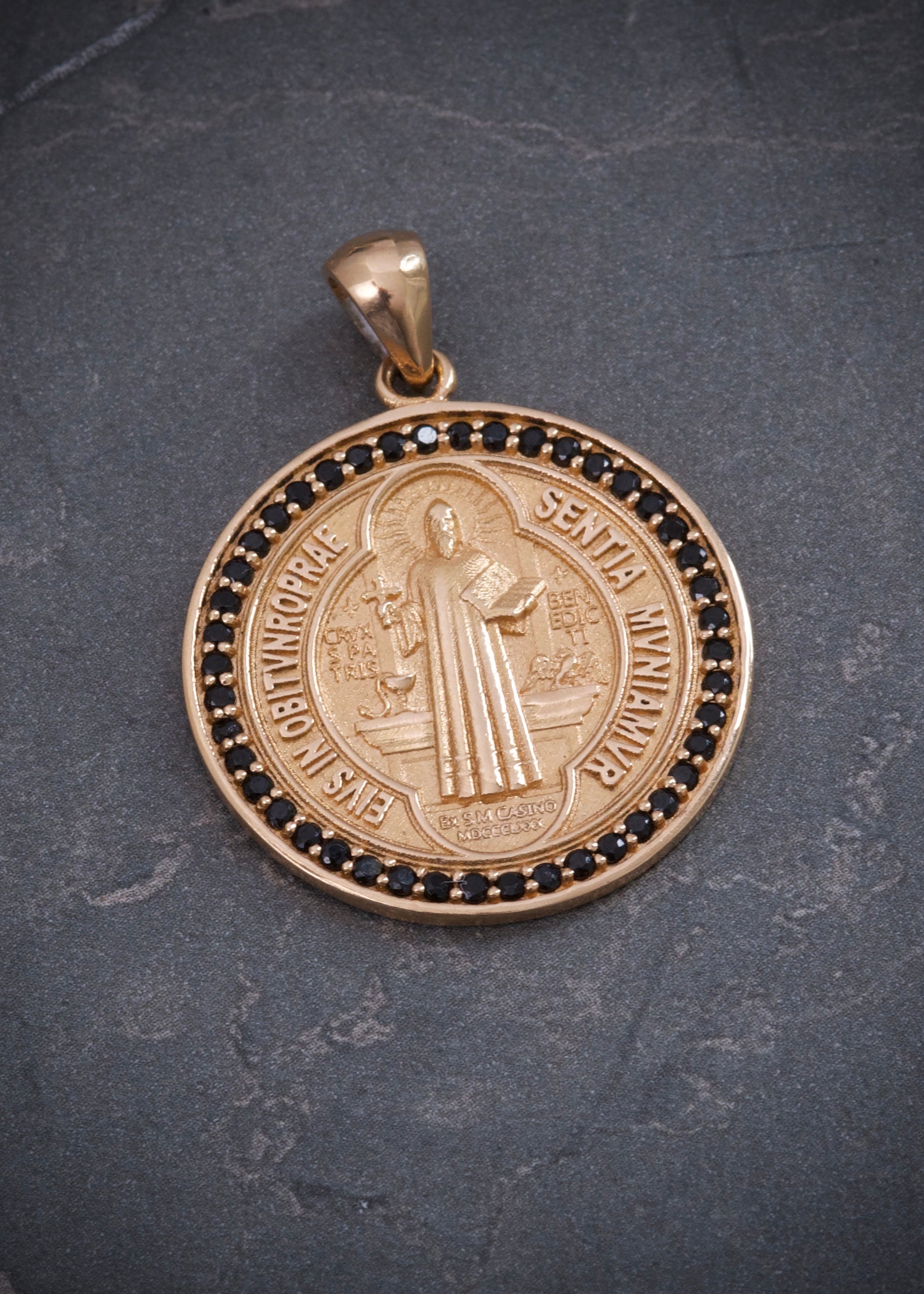 Dije MEDALLA DE SAN BENITO 8.75gr / Largo: 3.5cm / Oro Rosado Nac M