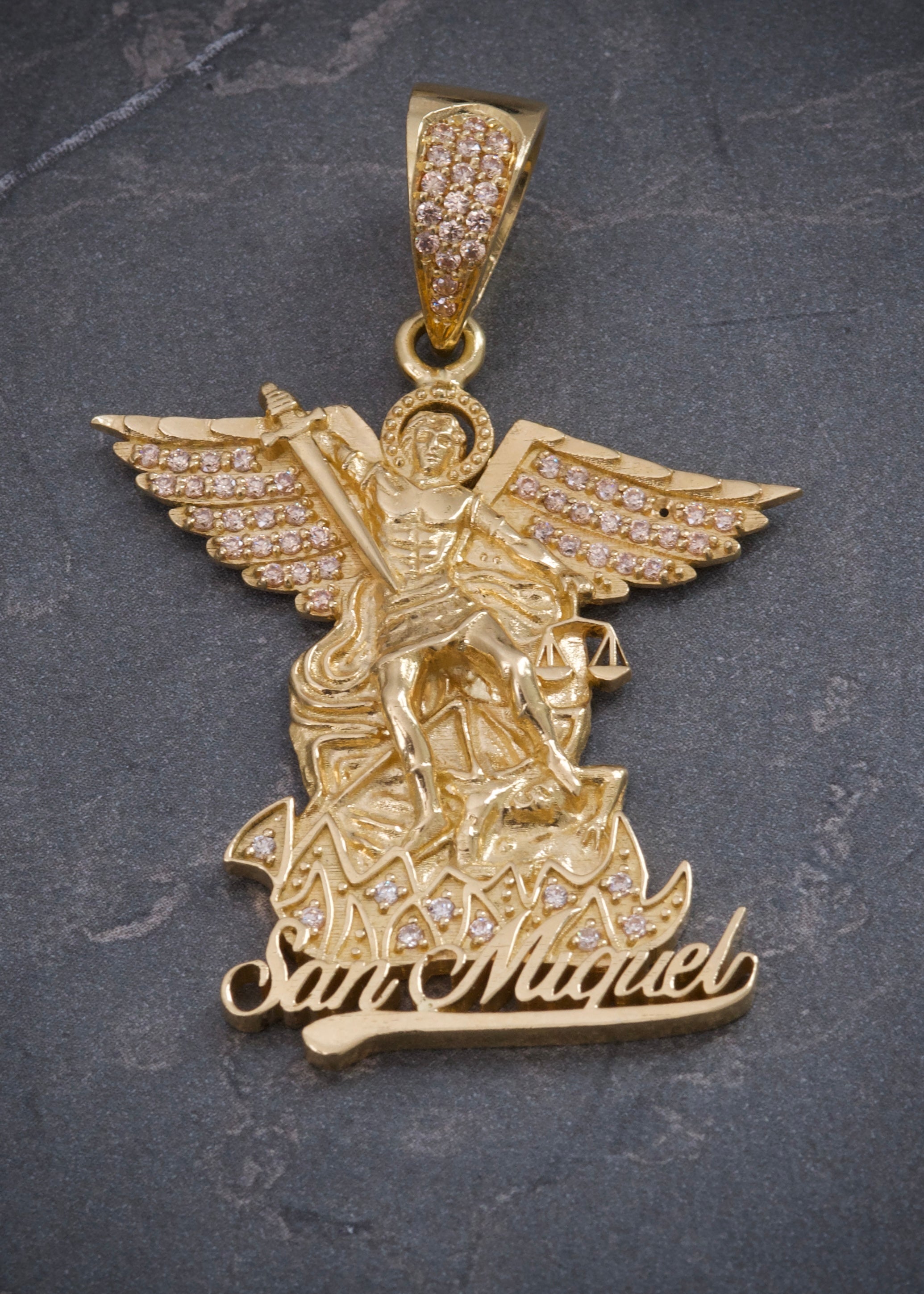 Dije ARCANGEL SAN MIGUEL 13.8gr / Largo: 5cm / Oro Amarillo Nac M