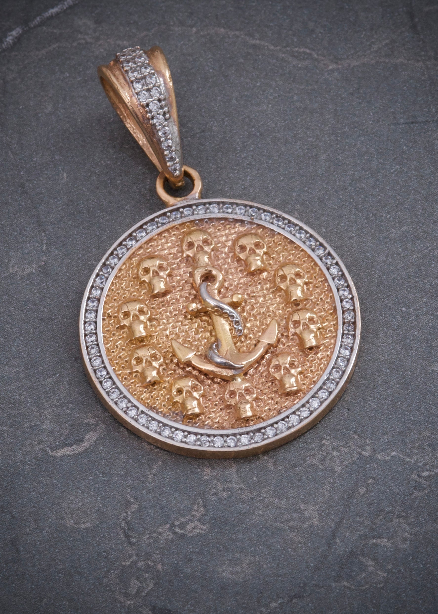 Dije MEDALLA DE ANCLA 8.6gr / Largo: 3.9cm / Dos Oros Nac M