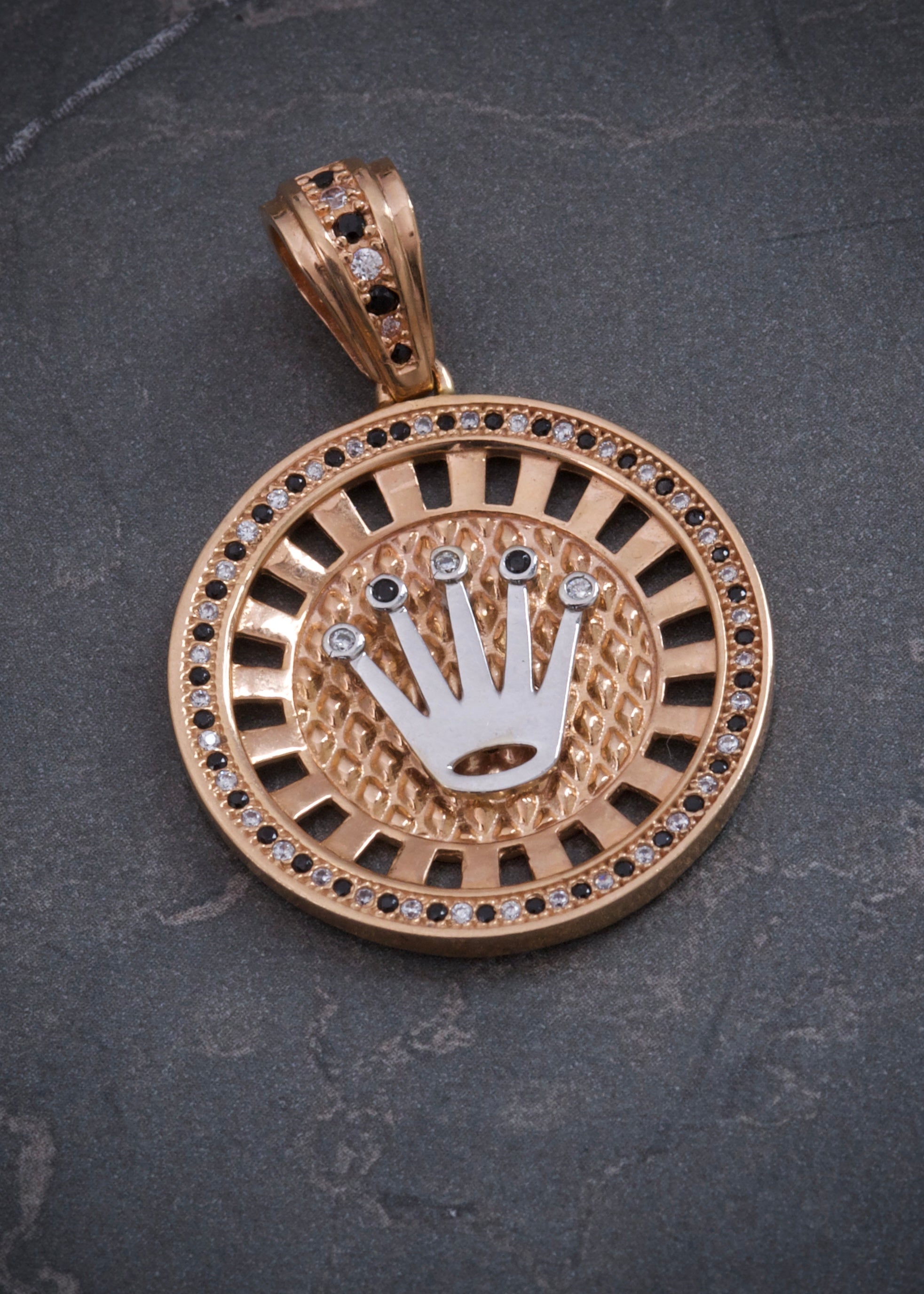 Dije CORONA RX CON SWAROVSKI 10.3gr / Largo: 4cm / Dos Oros Nac M