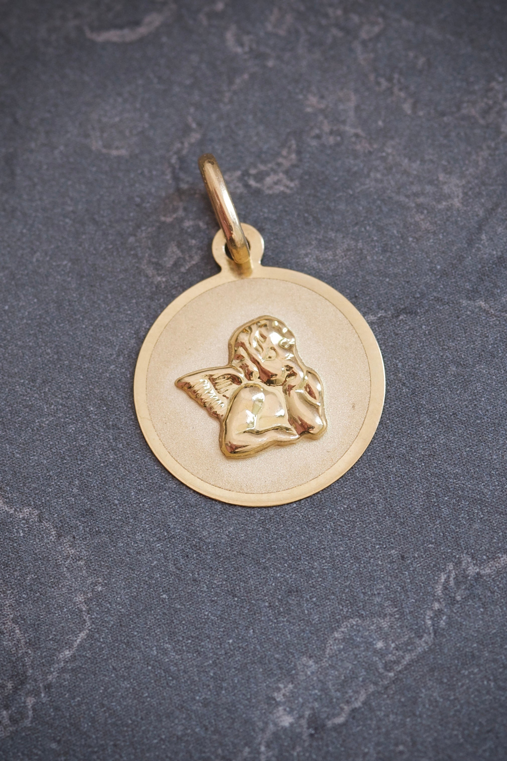 Dije medalla de angel 0.8gr / Largo 2.1cm / Oro Amarillo italy +2 B