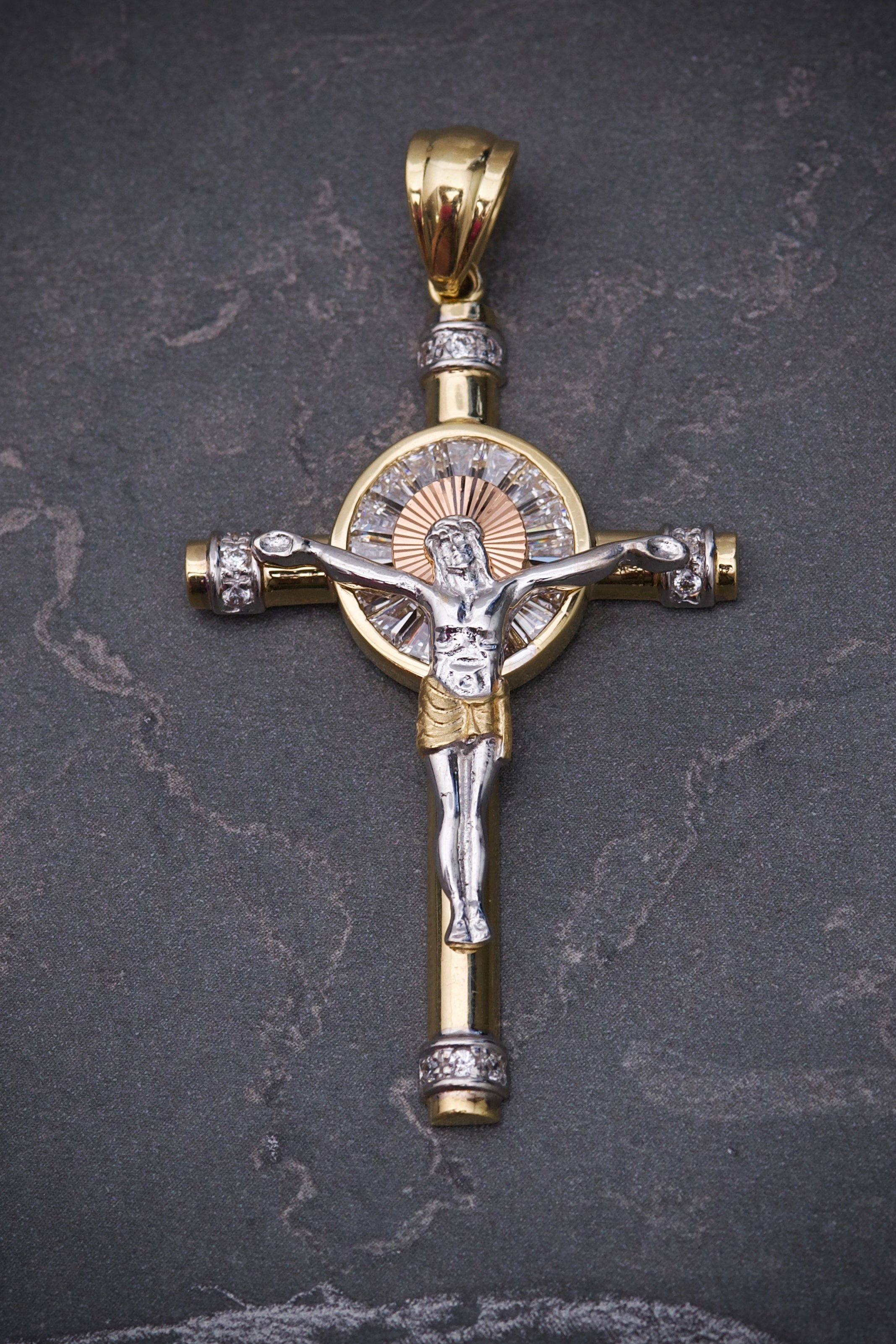 Dije cristo con swarovski blanco 9.15gr / Largo 5.8cm / Tres Oros italy +3 B