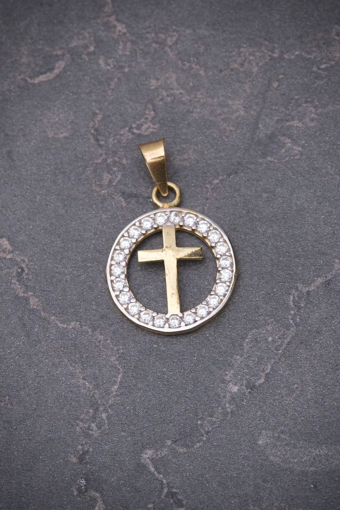 Dije Medalla Cruz Con Swarovski Blanco 1.4gr / Largo 2.2cm — Oro Amarillo
