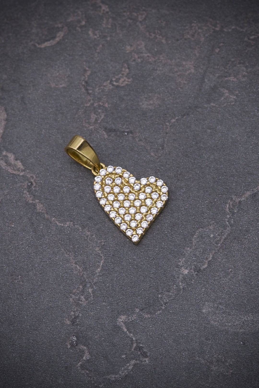 Dije Corazon Con Swarovski Blanco 1.3gr / Largo 2.0cm — Oro Amarillo