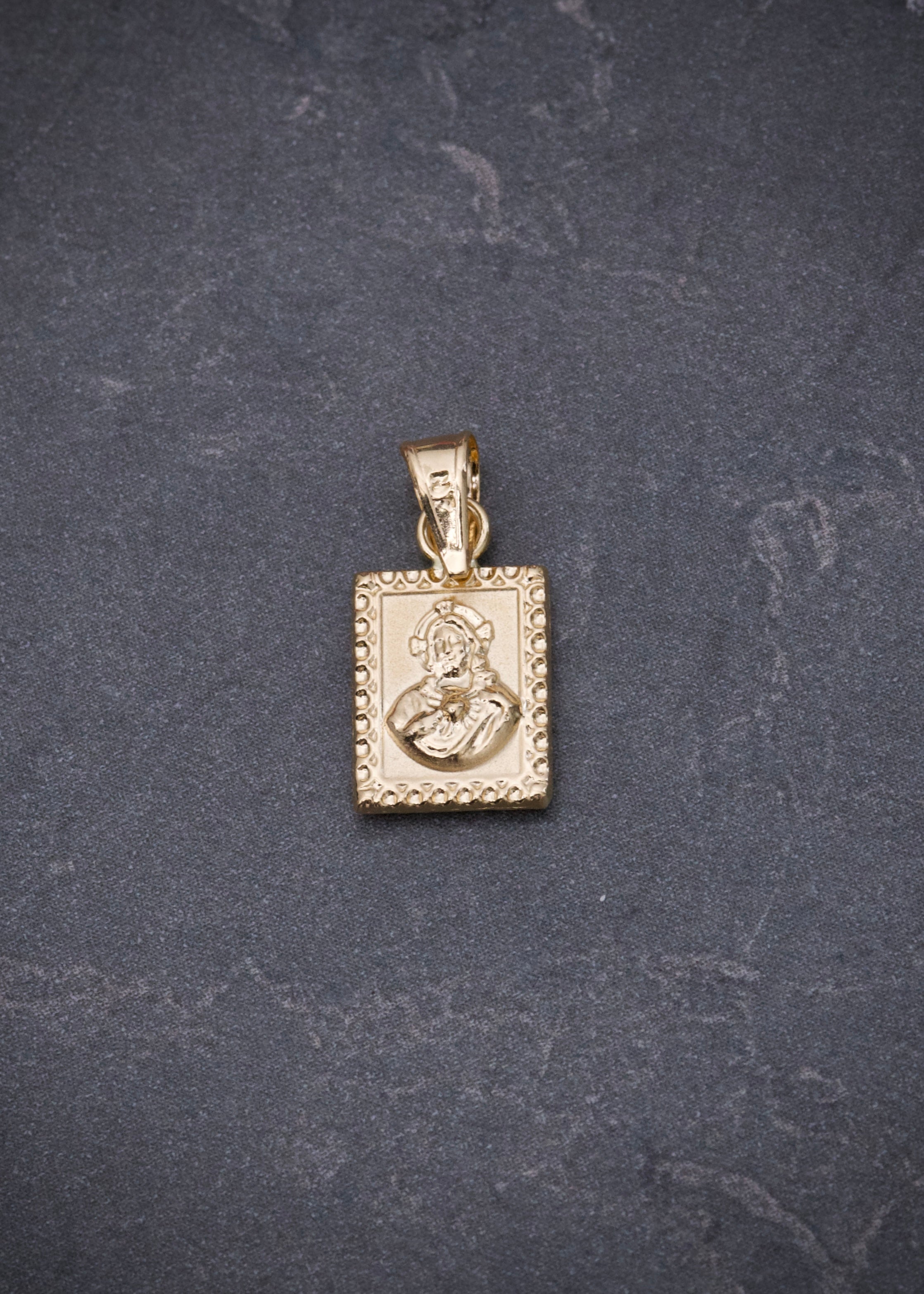 Dije corazon de jesus y virgen del carmen 0.5gr / Largo 1.8cm / Oro Amarillo Nac B