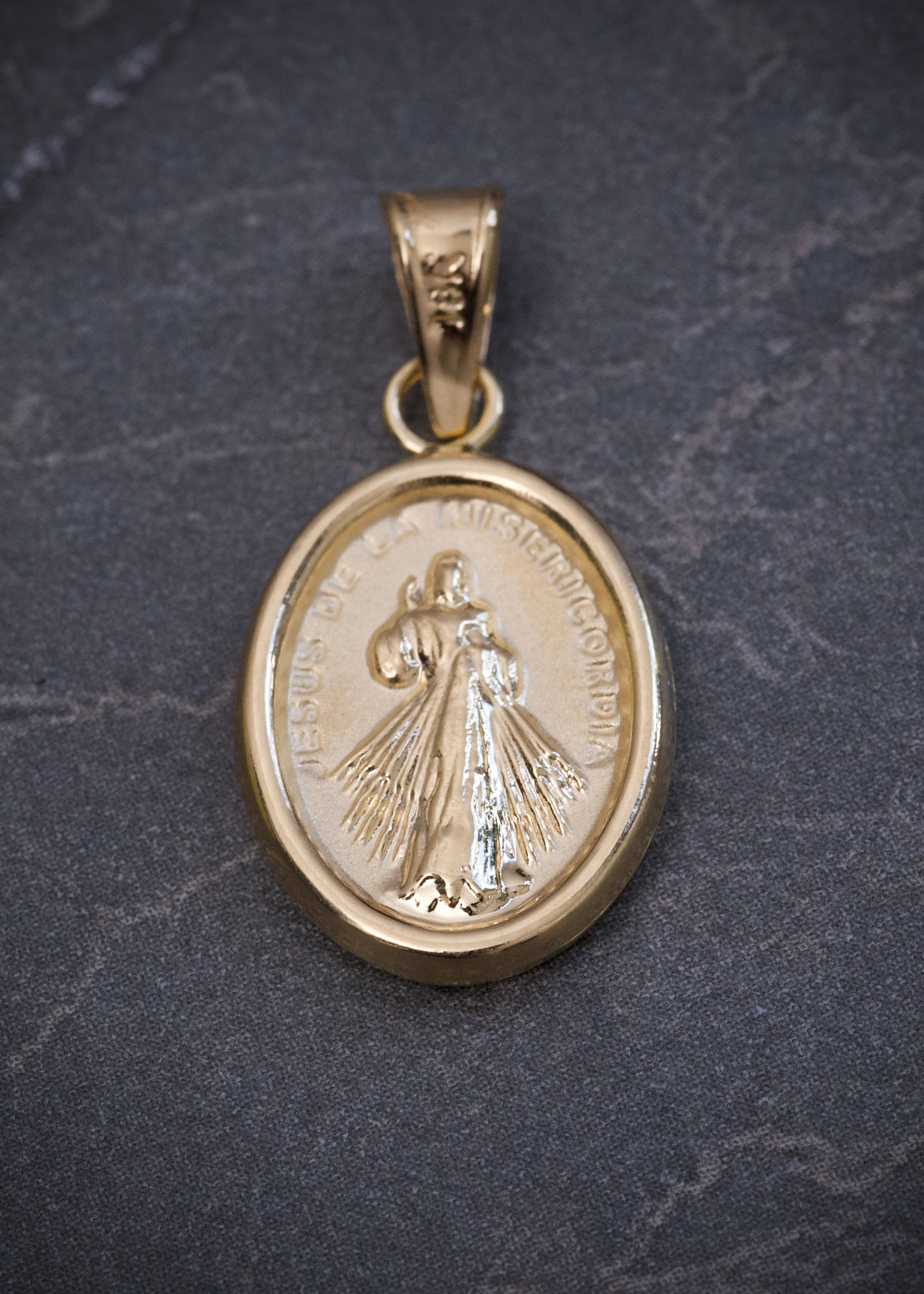 Dije jesus de la misericordia 0.95gr / Largo 2.5cm / Oro Amarillo Nac M