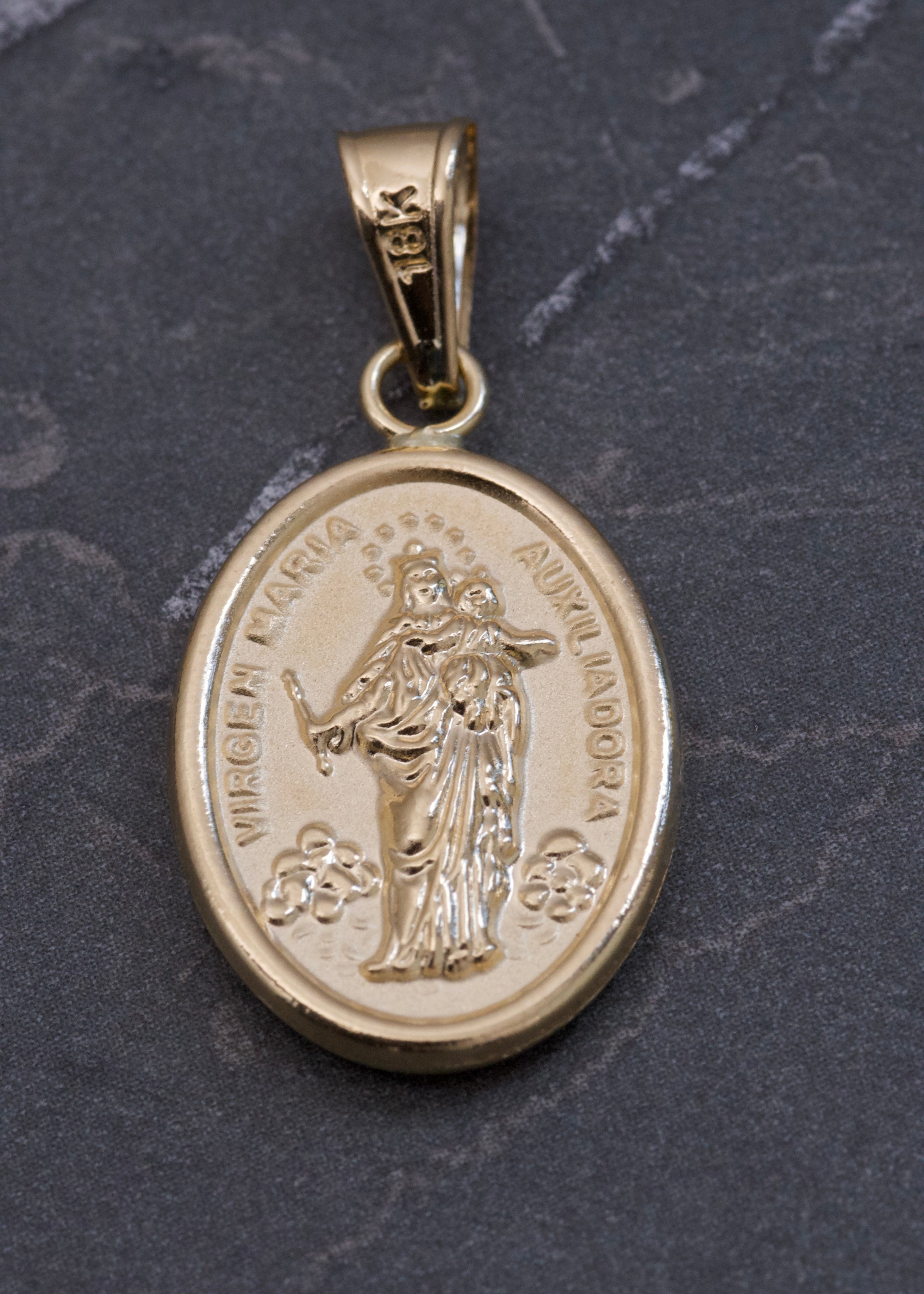 Dije virgen maria auxiliadora 1.6gr / Largo 3cm / Oro Amarillo Nac P