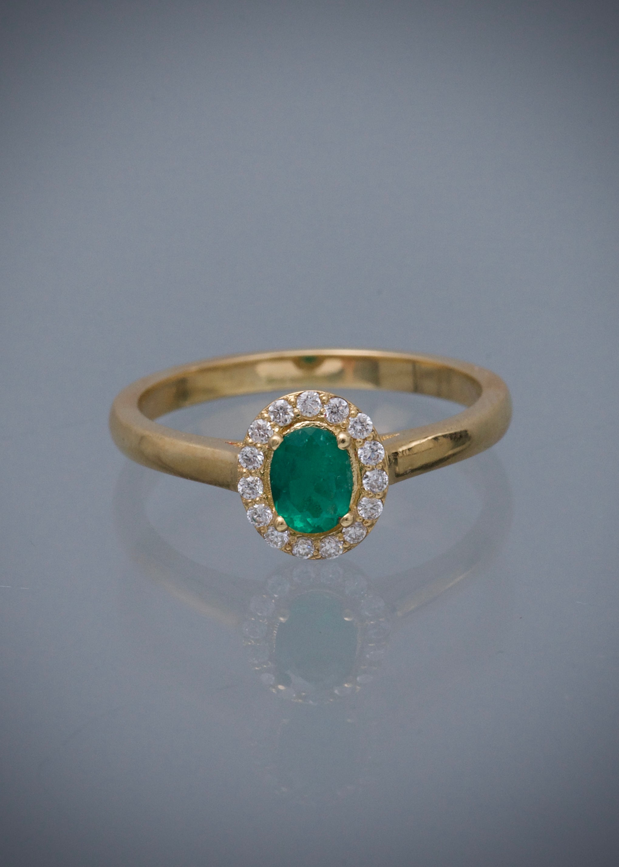 Solitario con 62pts de esmeralda y 20pts de diamantes 3.55gr / TALLA 7 / Oro Amarillo (Joya) M