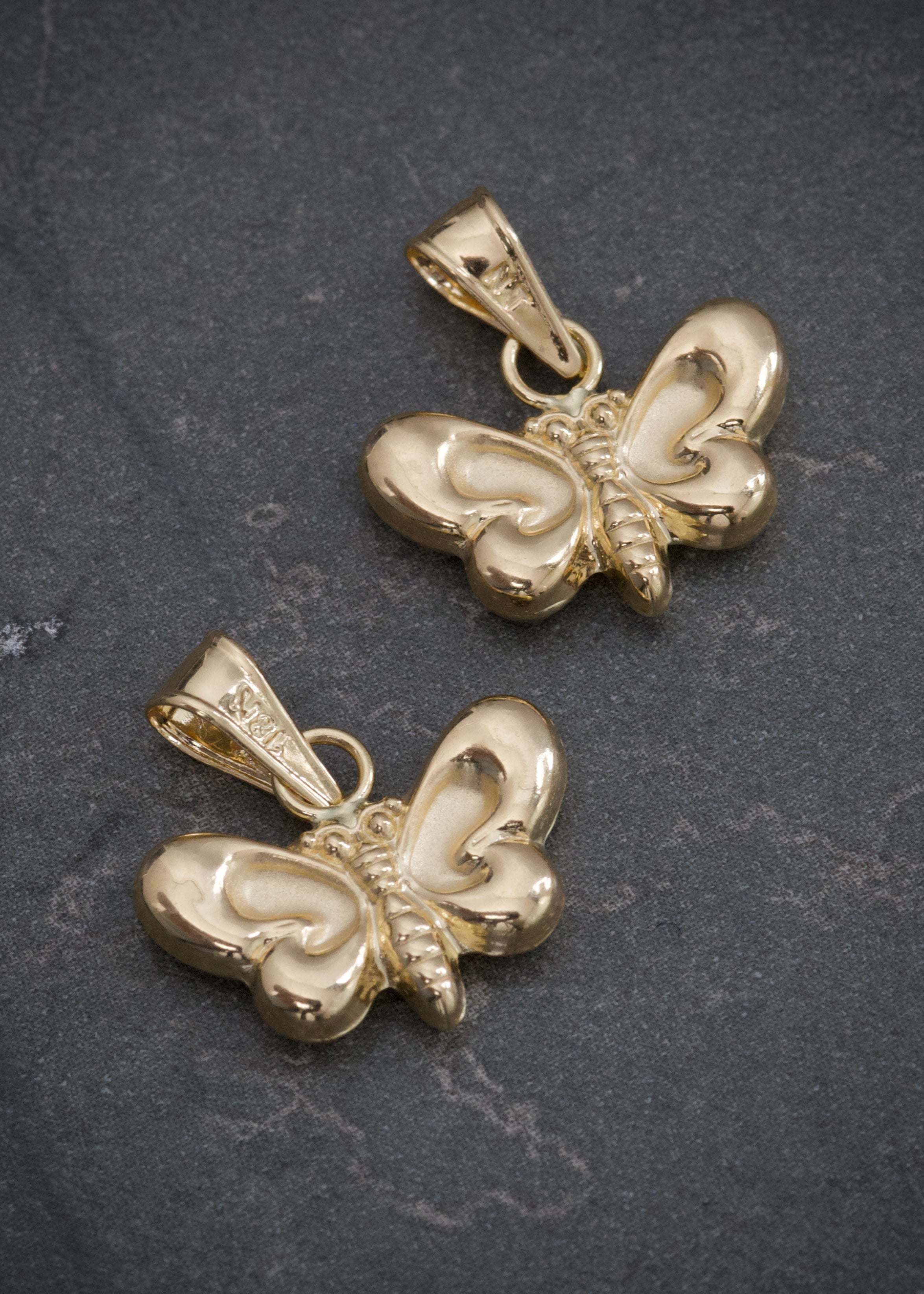 Dije mariposa 0.8gr / Largo 1.7cm / Oro Amarillo Nac B