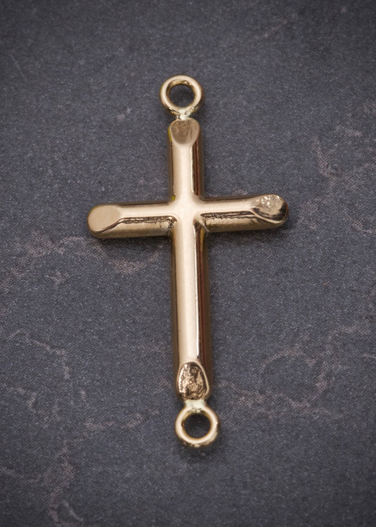 Herraje cruz lisa 0.65gr / Largo 2.8cm / Oro Amarillo Nac B