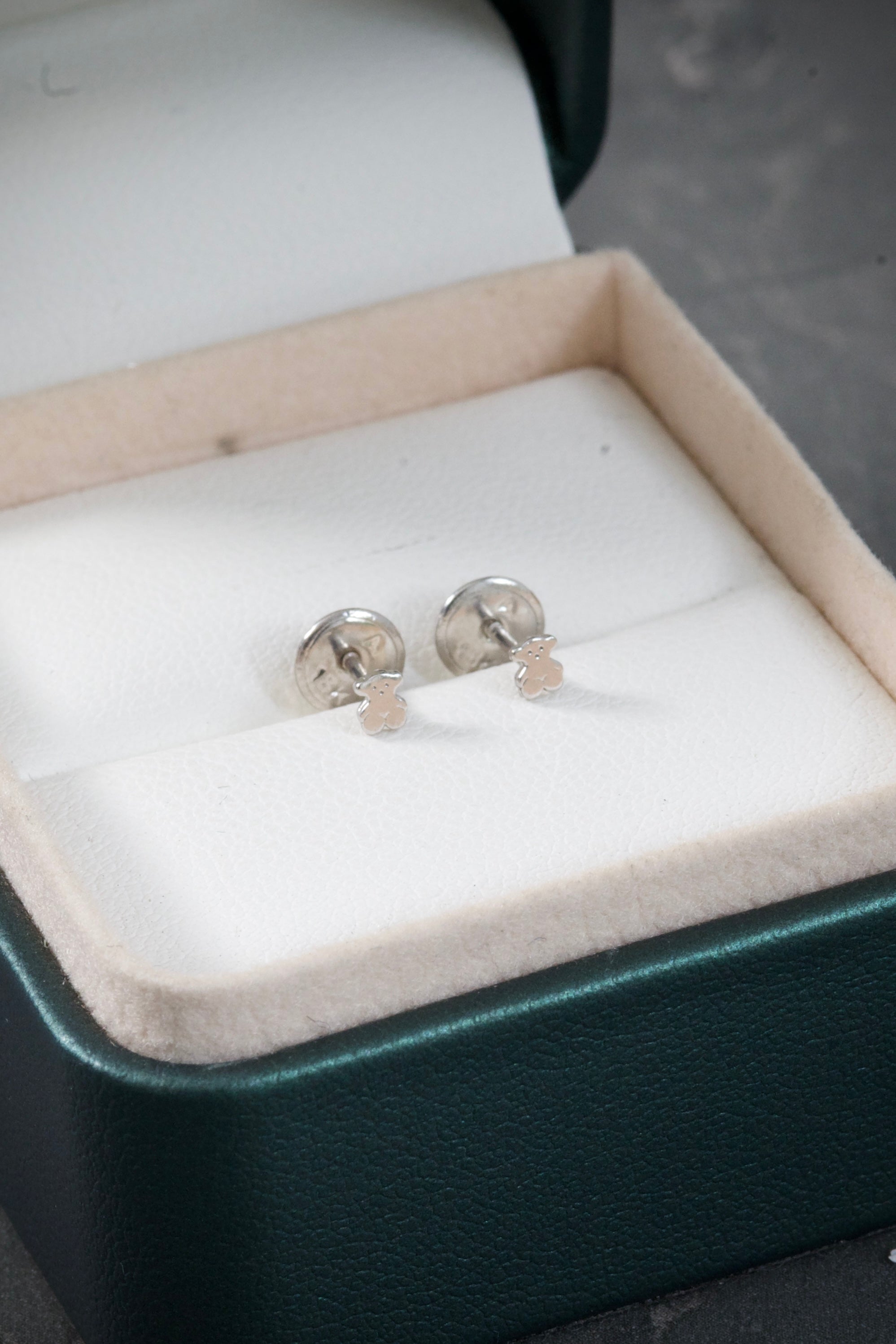 Topos De mini Oso TH Liso 0.45gr / Largo 0.3cm / Oro Blanco Nac M