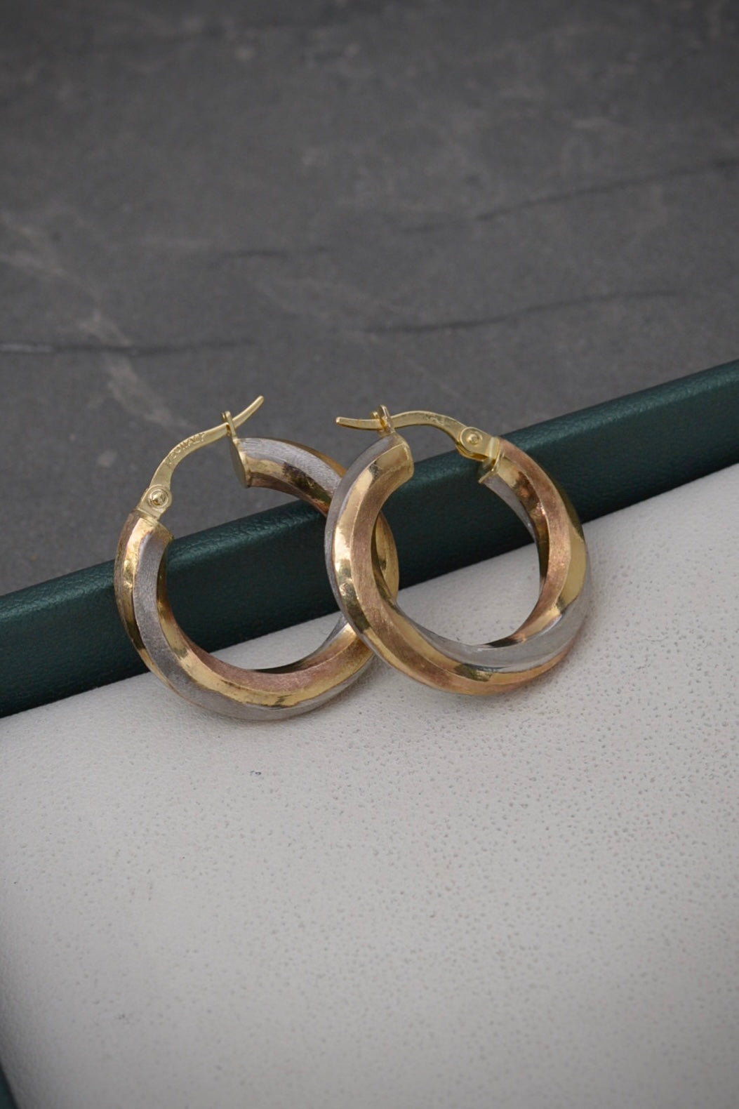 Candongas semi entorchadas Mate 2.7gr / Largo 2.3cm / Tres Oros italy +3 P