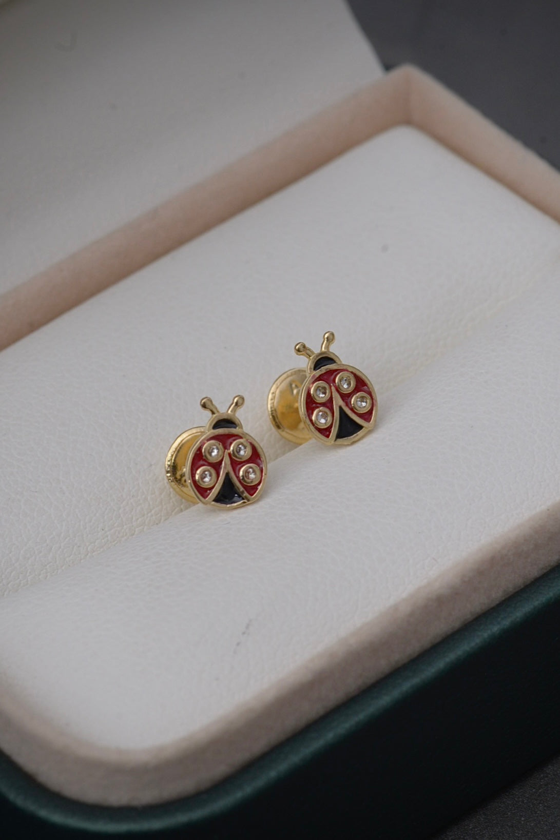 Topos mariquita 0.95gr / Largo 0.7cm / Oro Amarillo Nac M