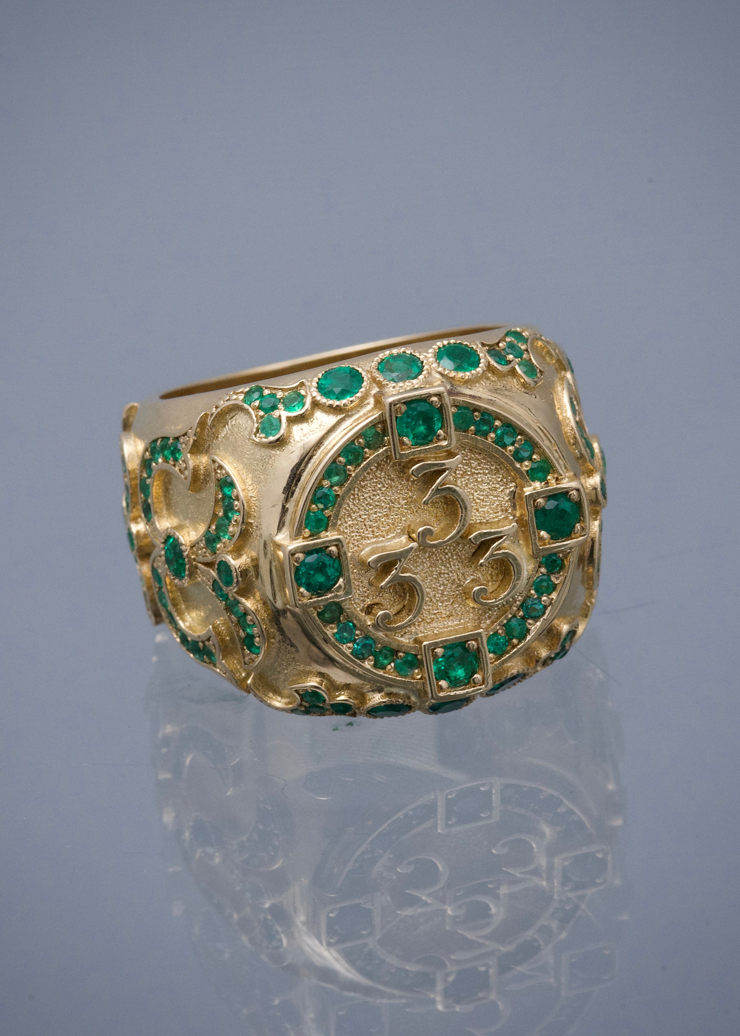 Anillo 333 con 180pts de esmeralda 23.1gr / Talla 10 1/4 / Oro Amarillo (Joya) M