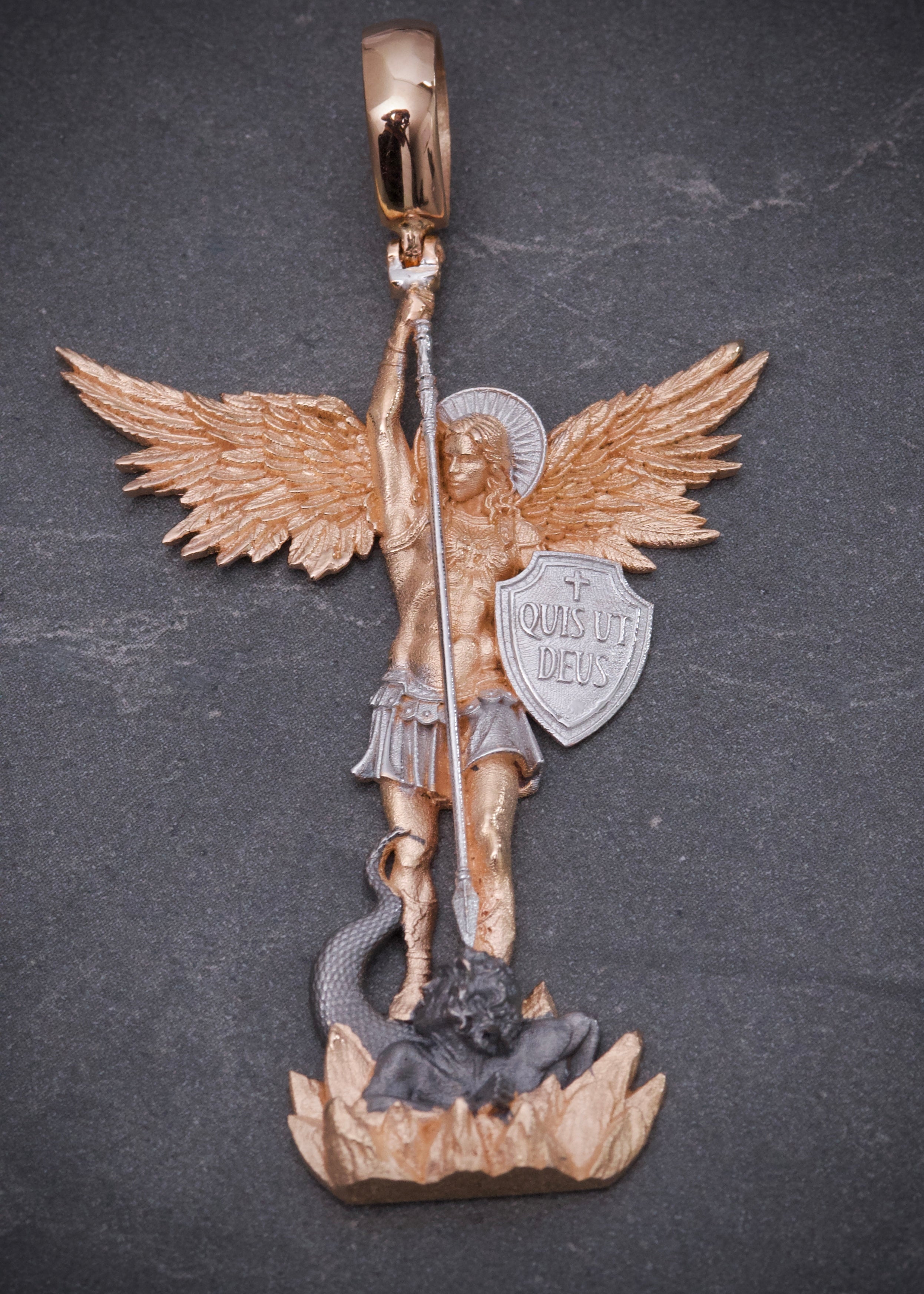 Dije arcangel san miguel 17.7gr / Largo 6.5cm / Dos Oros Nac M