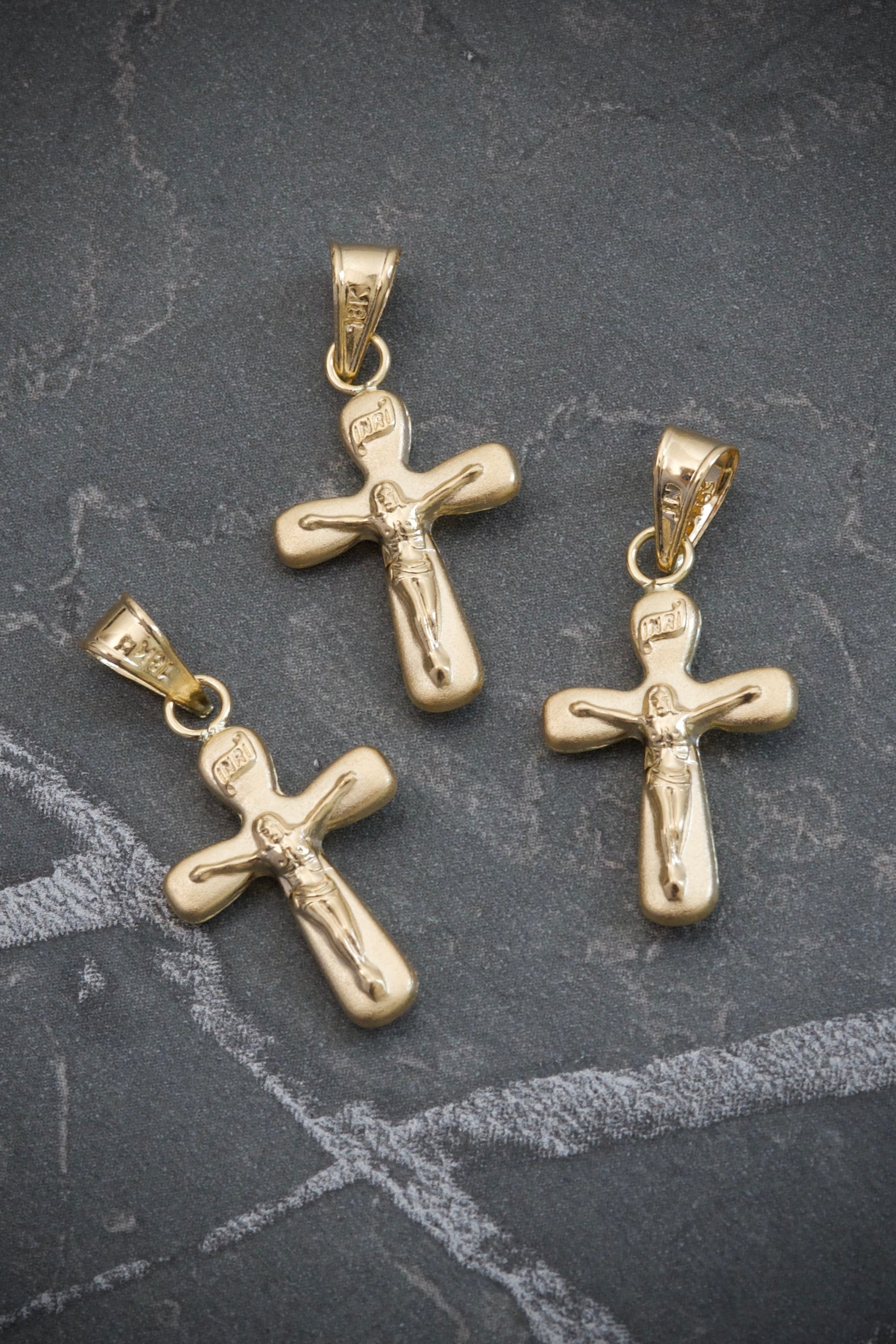 Dije cruz 0.6gr / Largo 2.5cm / Oro Amarillo Nac P