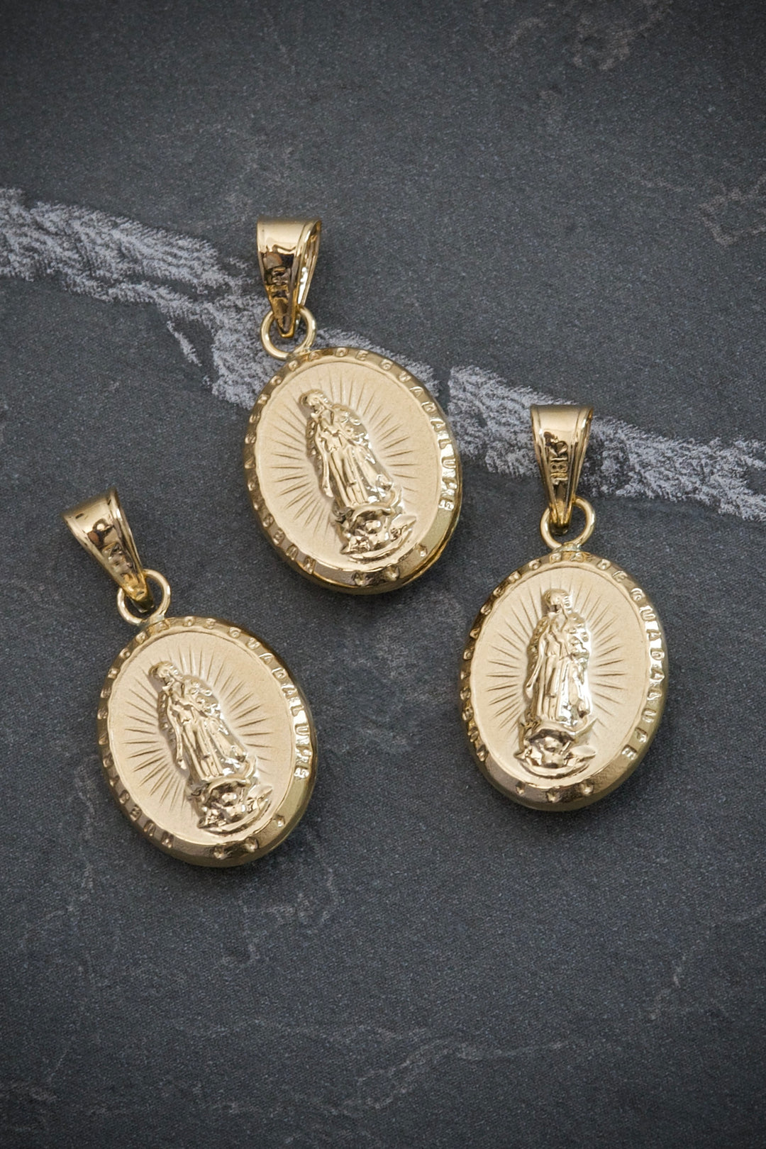 Dije virgen de guadalupe 0.85gr / Largo 2.4cm — Oro Amarillo