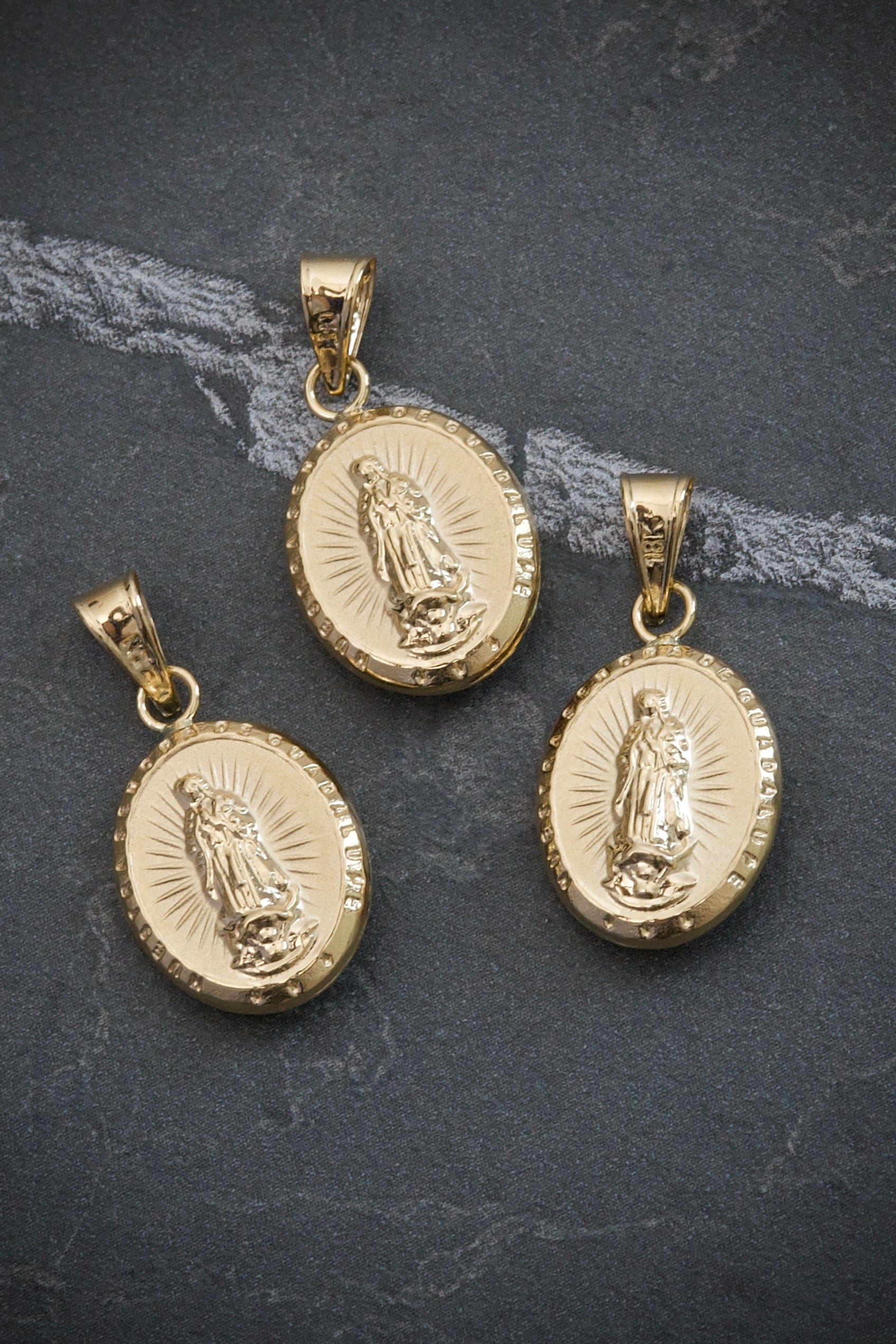 Dije virgen de guadalupe 0.85gr / largo 2cm / Oro Amarillo Nac P