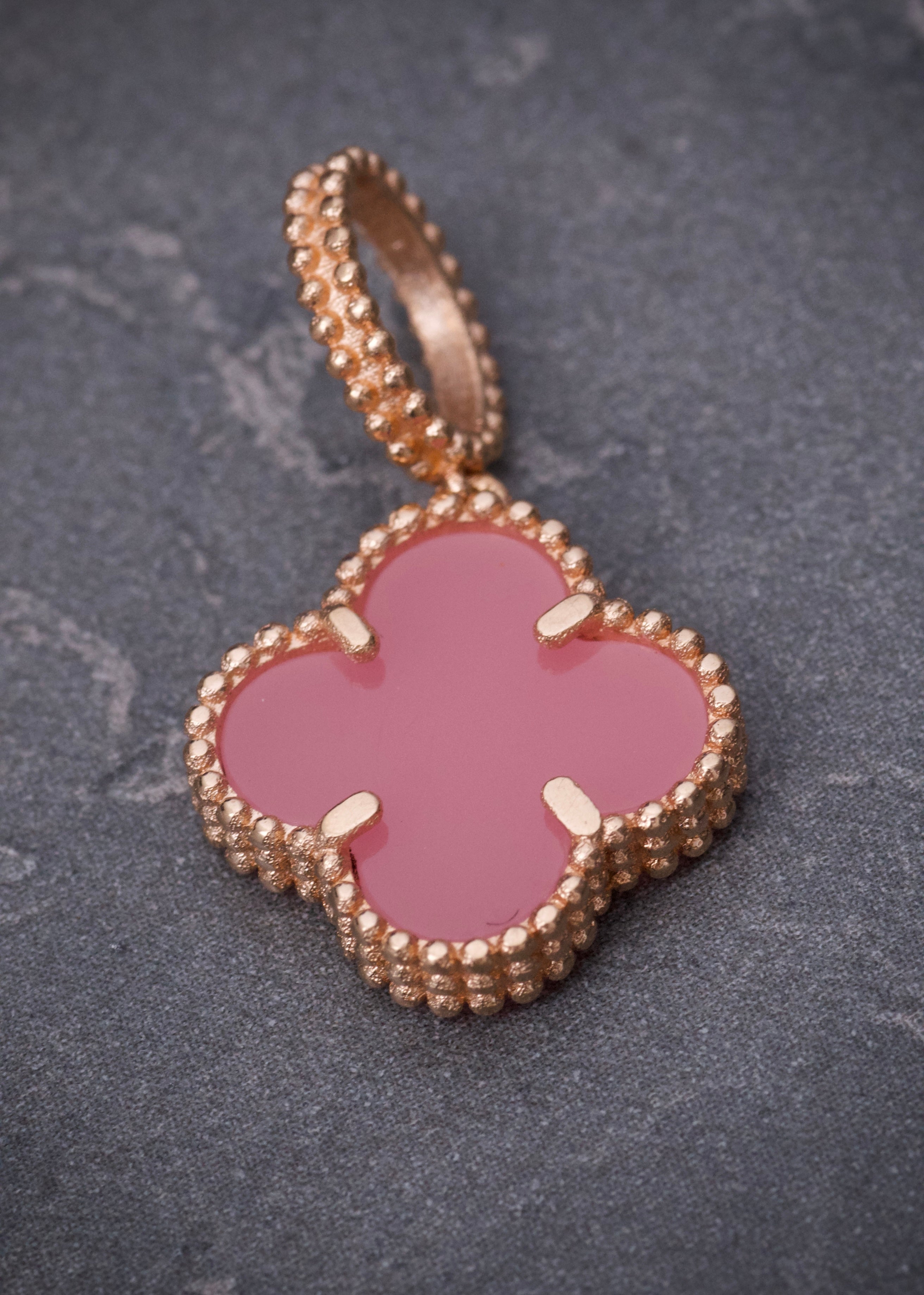 Dije lucky clover piedra rosada 1.8gr / Largo 2.3cm / Oro Rosado Nac B