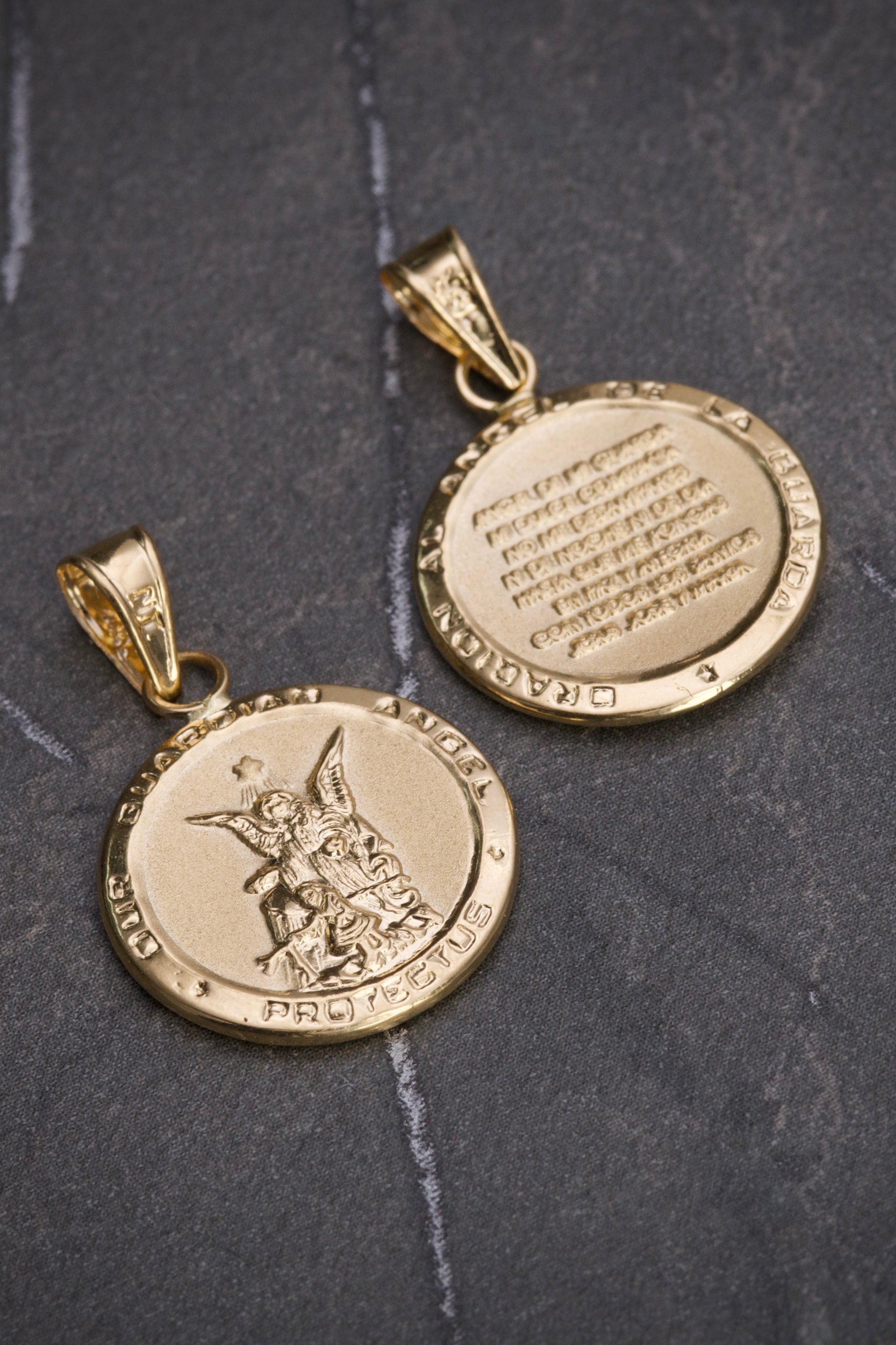 Dije angel de la guarda 1.2gr / Largo 2.4cm / Oro Amarillo Nac *