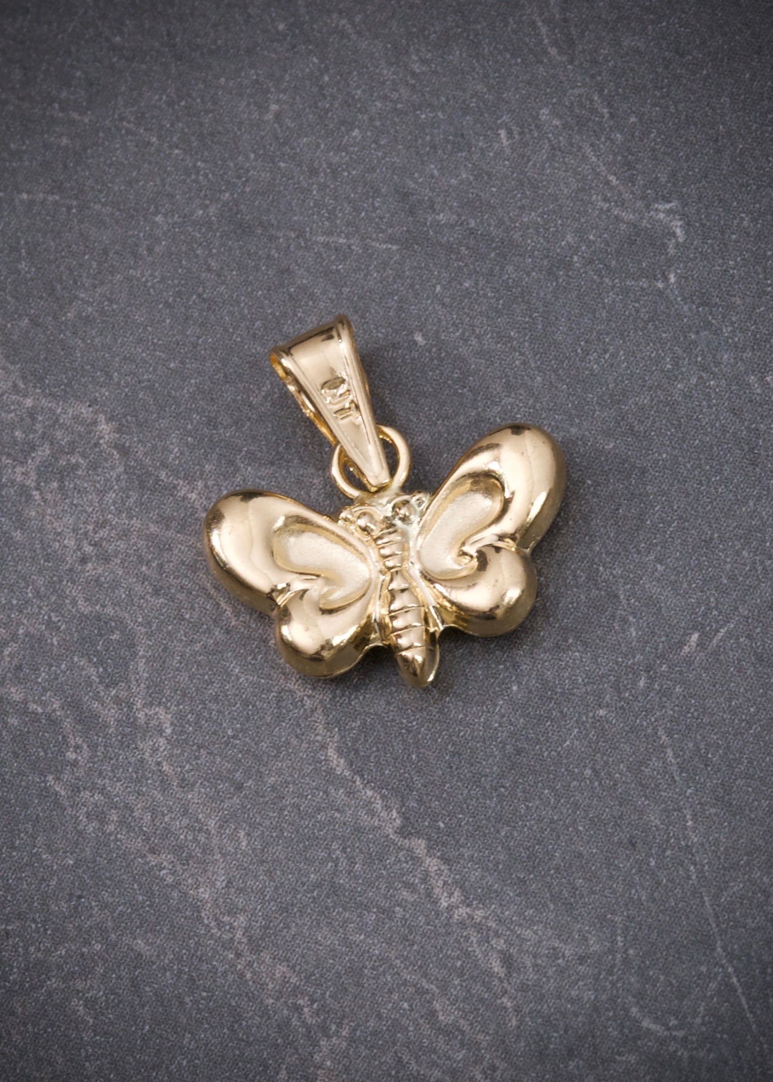 Dije Mariposa 0.8gr / Largo 1.5cm / Oro Amarillo Nac M