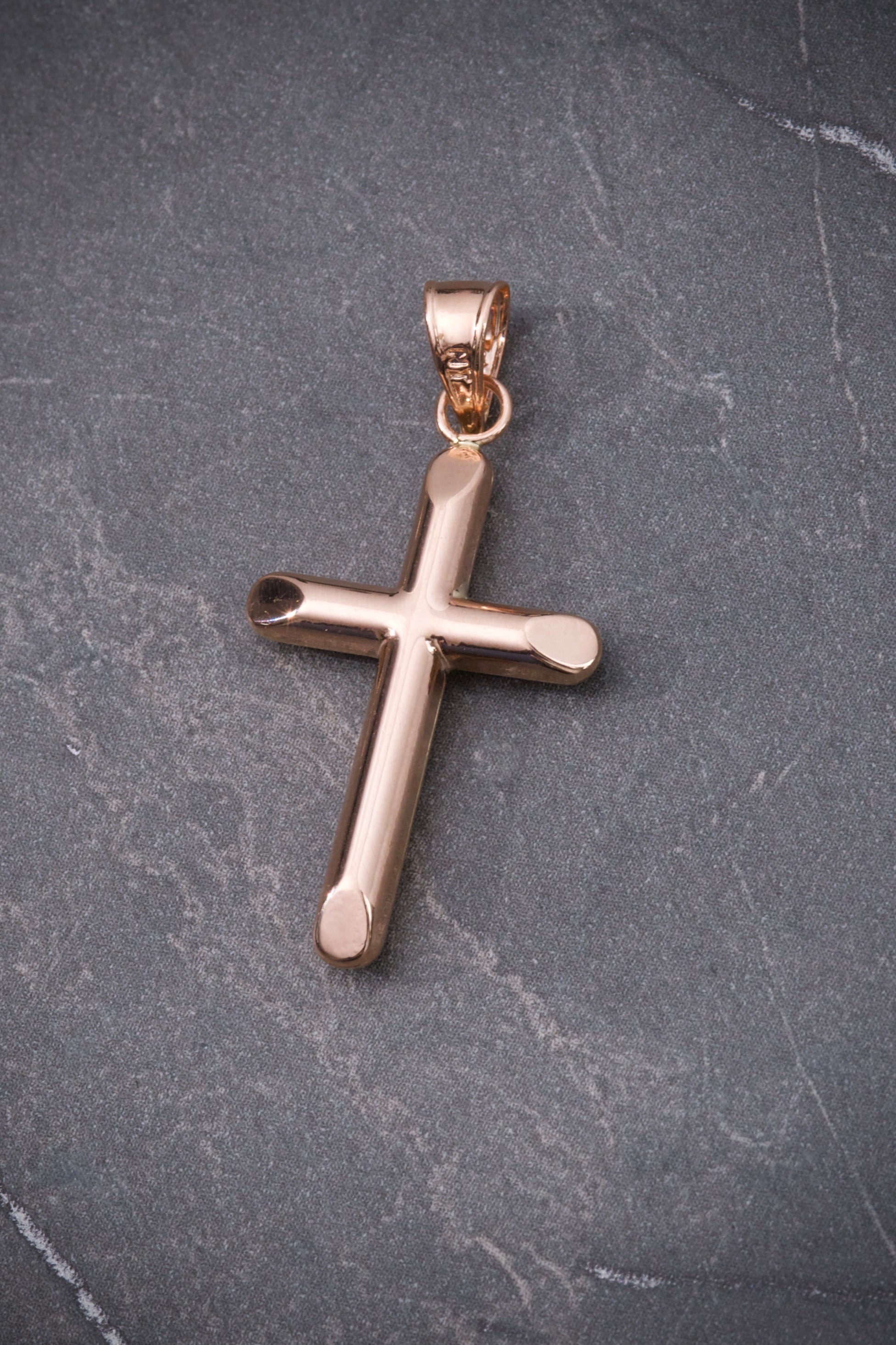 Dije cruz lisa 0.55gr / Largo 2.5cm / Oro Rosado Nac B