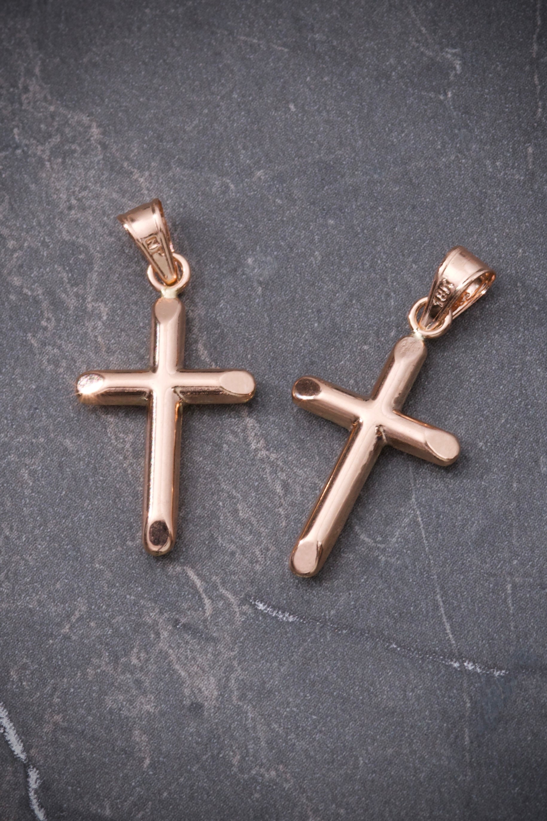 Dije cruz lisa 0.7gr / Largo 2.9cm / Oro Rosado Nac B
