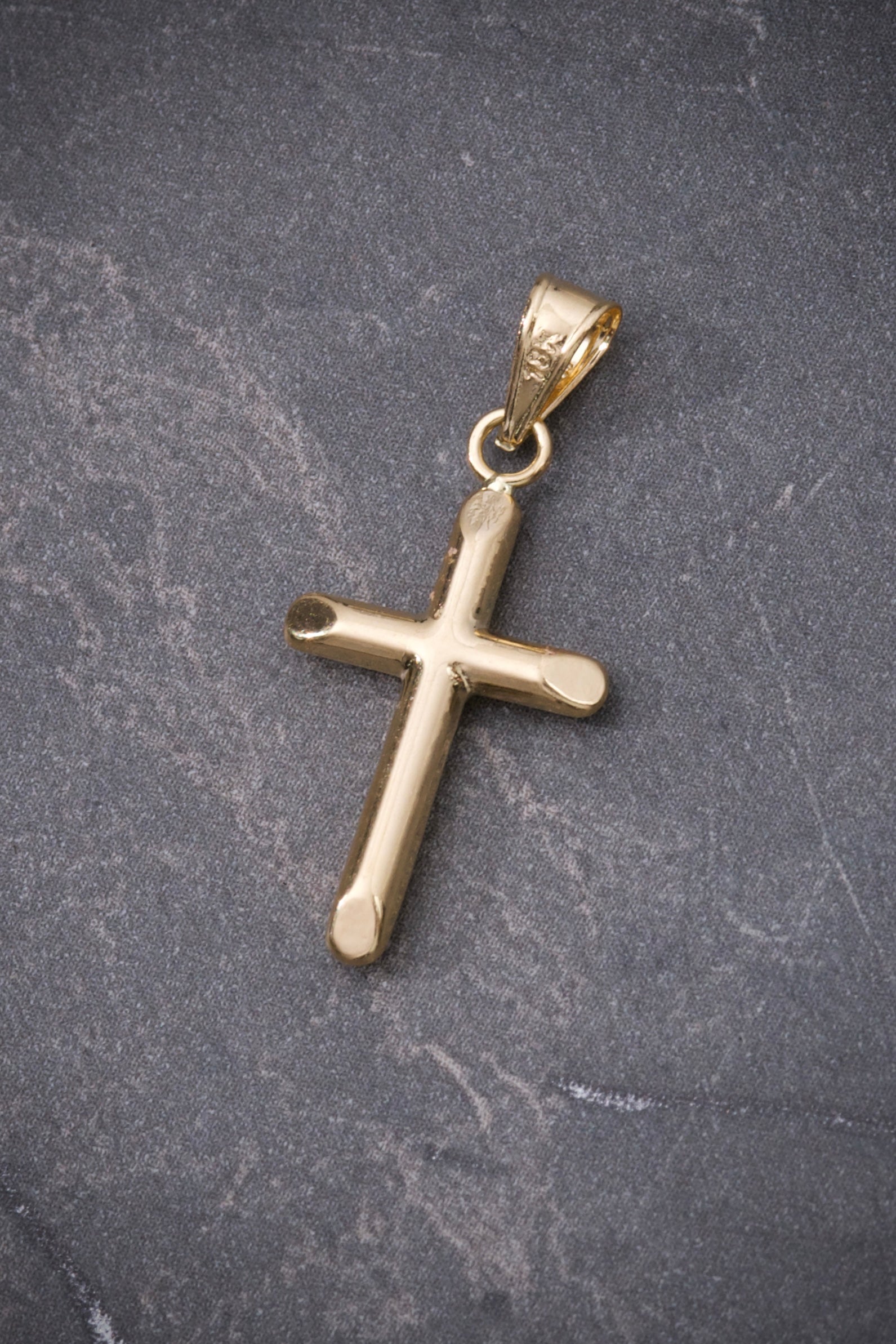 Dije de cruz lisa 0.5gr / Largo 2.5cm / Oro Amarillo Nac M