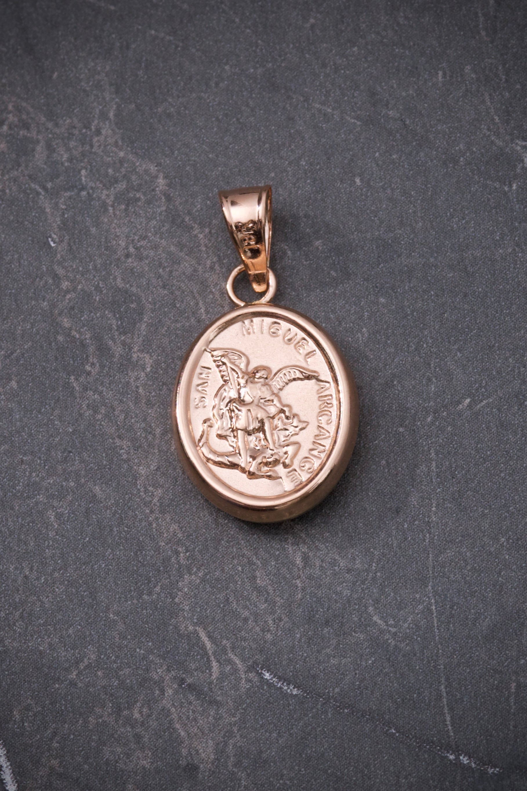 Dije arcangel san miguel 1.1gr / Largo 2.3cm / Oro Rosado Nac M