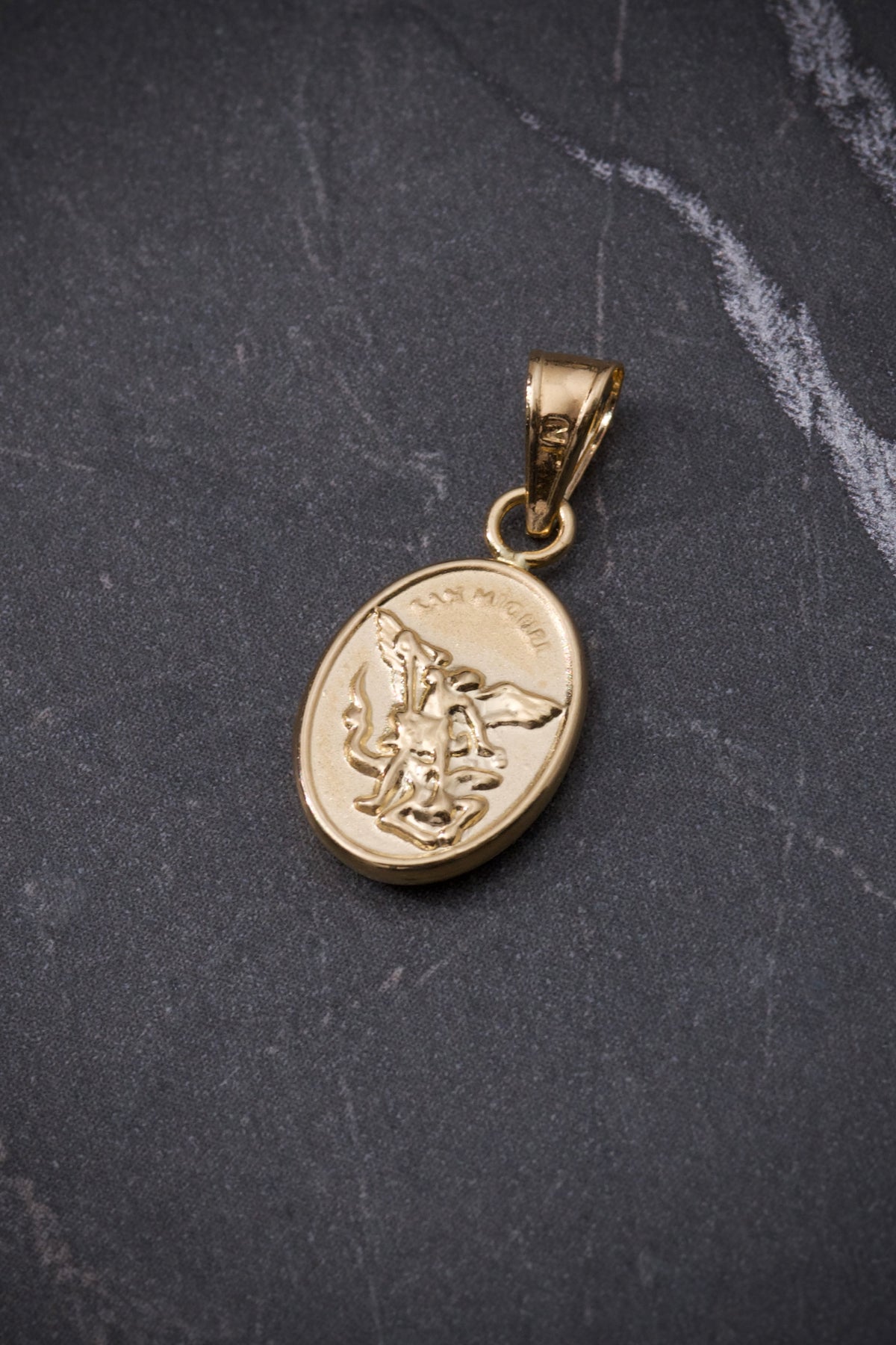 Dije Arcangel San Miguel 0.5gr / 1.9cm / 9.2mm — Oro Amarillo