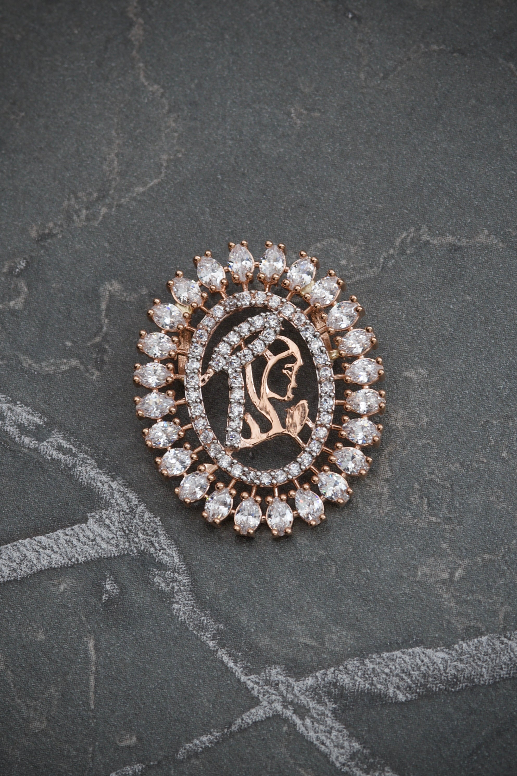 Dije virgen maria con swarovski blanco 2.9gr / 2.7cm / Oro Rosado Nac M