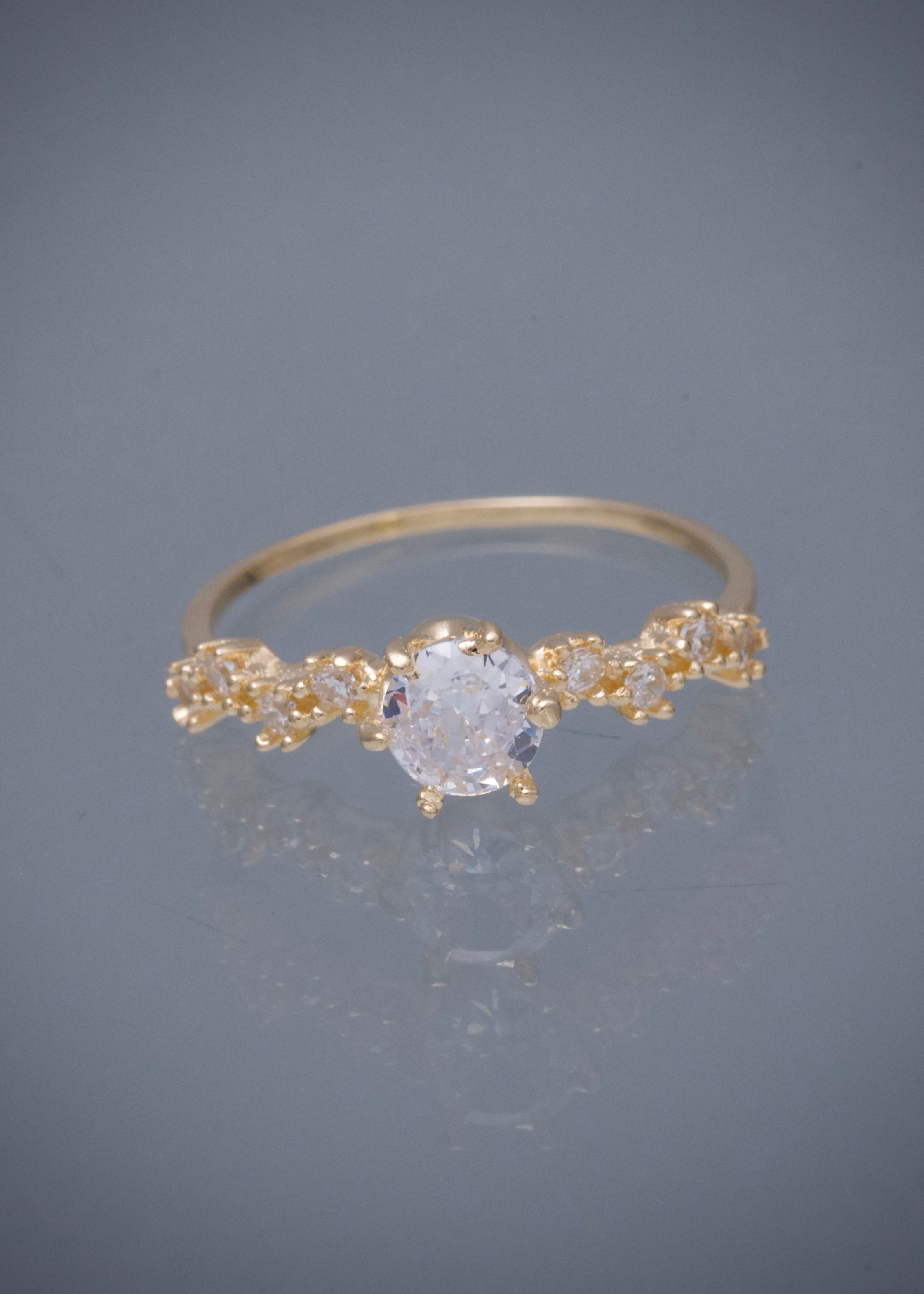 Solitario con swarovski blanco 1.6gr / TALLA 4 1/2 / Oro Amarillo Nac B