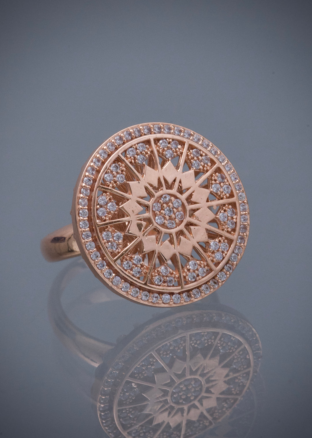 Anillo con swarovski blanco 6.9gr / Talla 6 — Oro Rosado