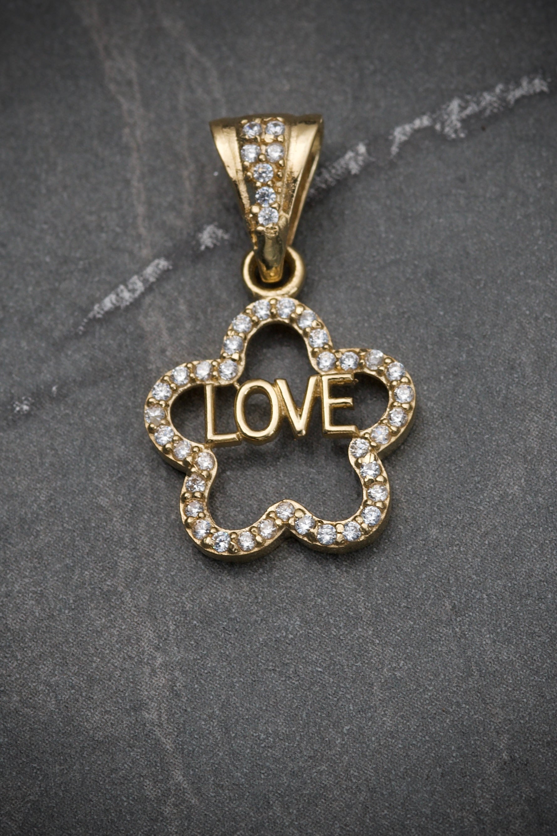 Dije De Flor Love Con Swarovski Blanco 1.55gr / Largo 2.3cm / Oro Amarillo Nac B