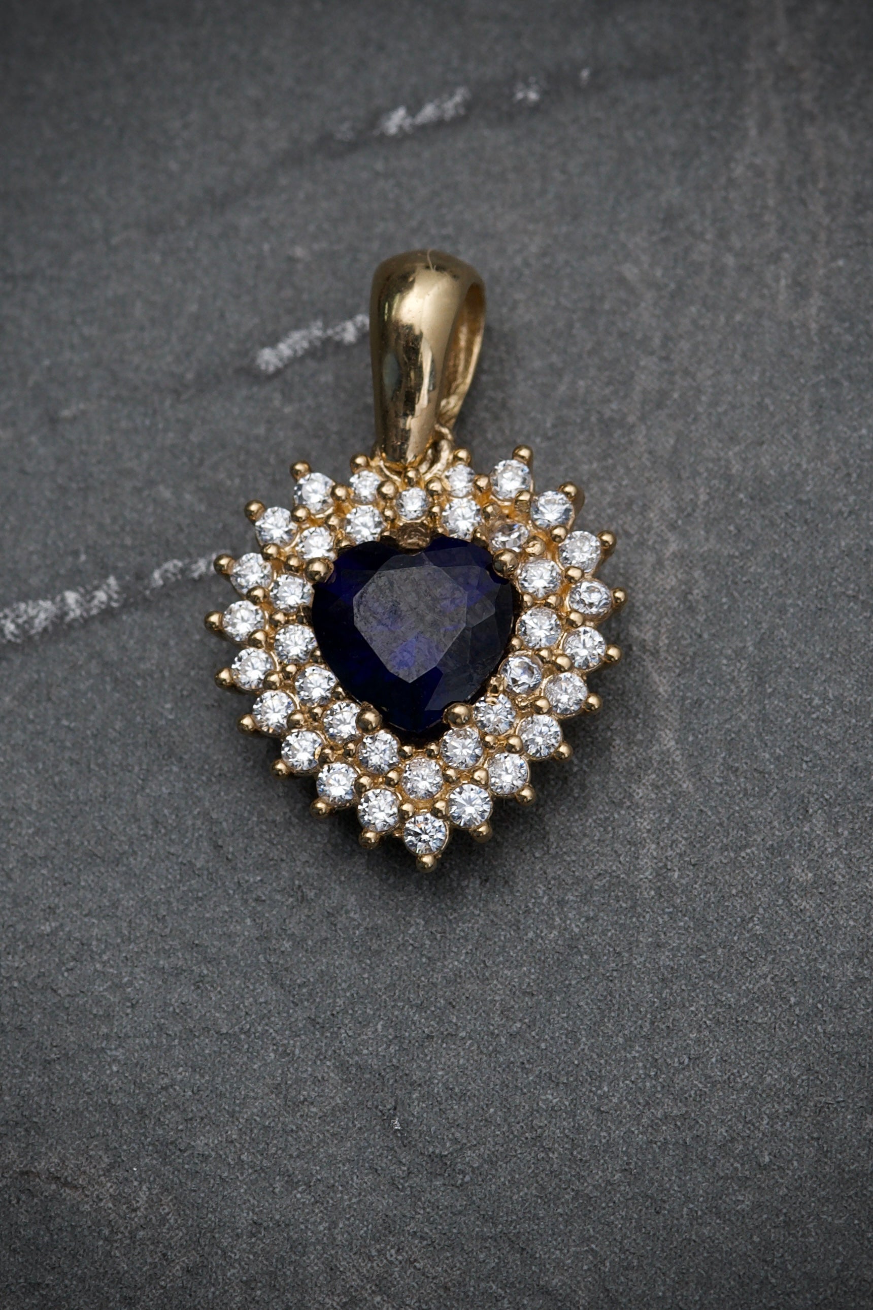 Dije Con Swarovski De Corazon Azul 2.15gr / Largo 1.9cm / Oro Amarillo Nac B